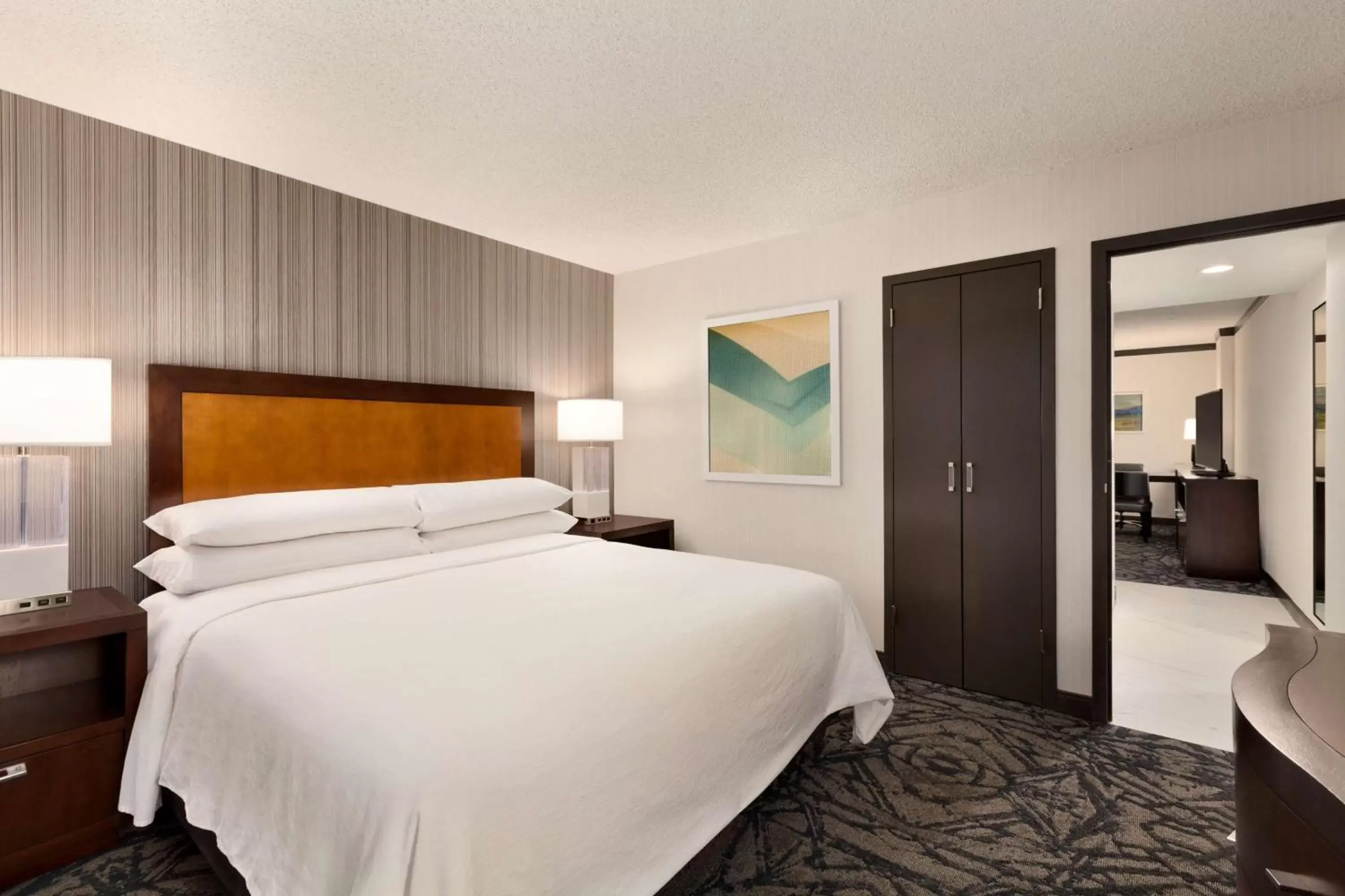 Bed in Embassy Suites by Hilton Santa Clara Silicon Valley
