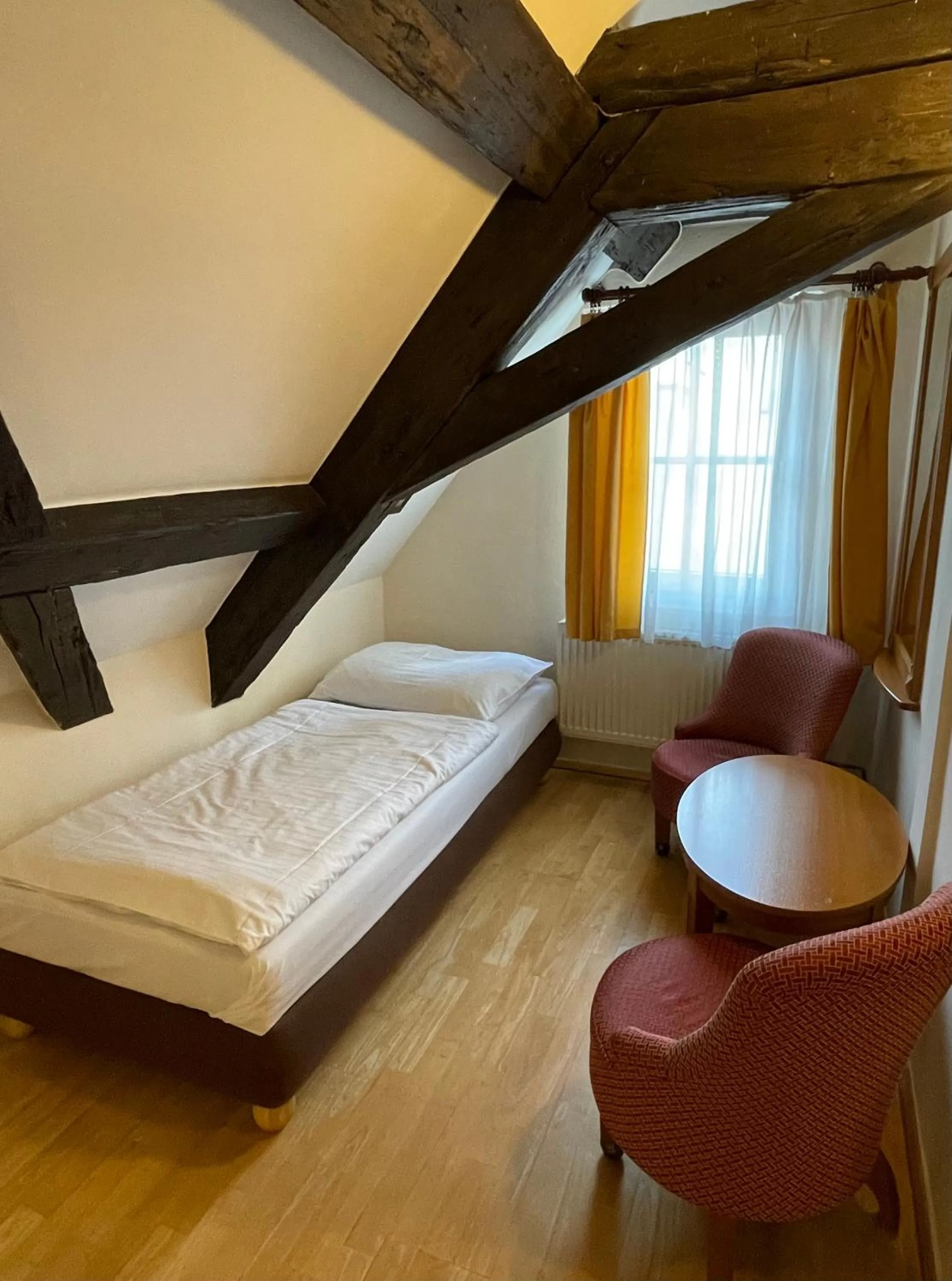 Bed in Hotel King George