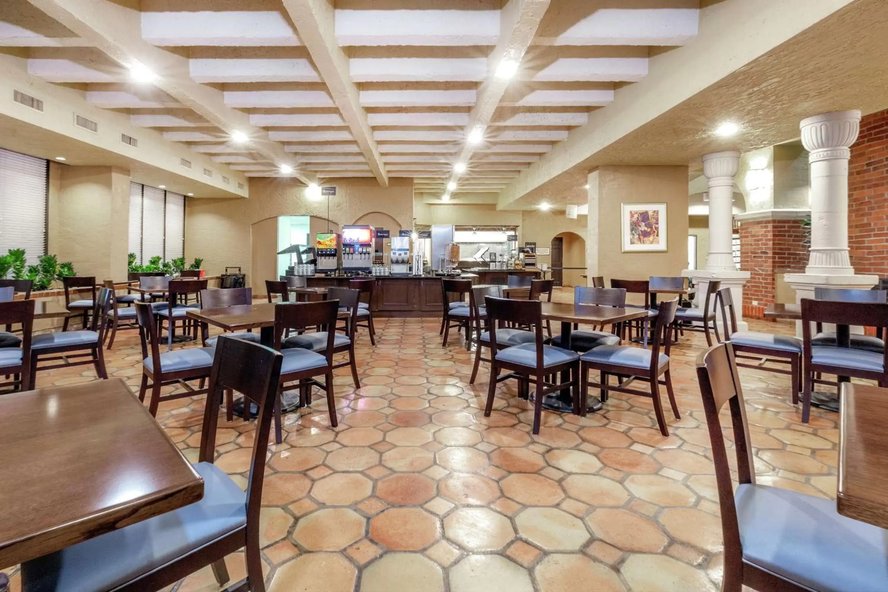 Breakfast, Restaurant/Places to Eat in Embassy Suites by Hilton Kansas City Plaza