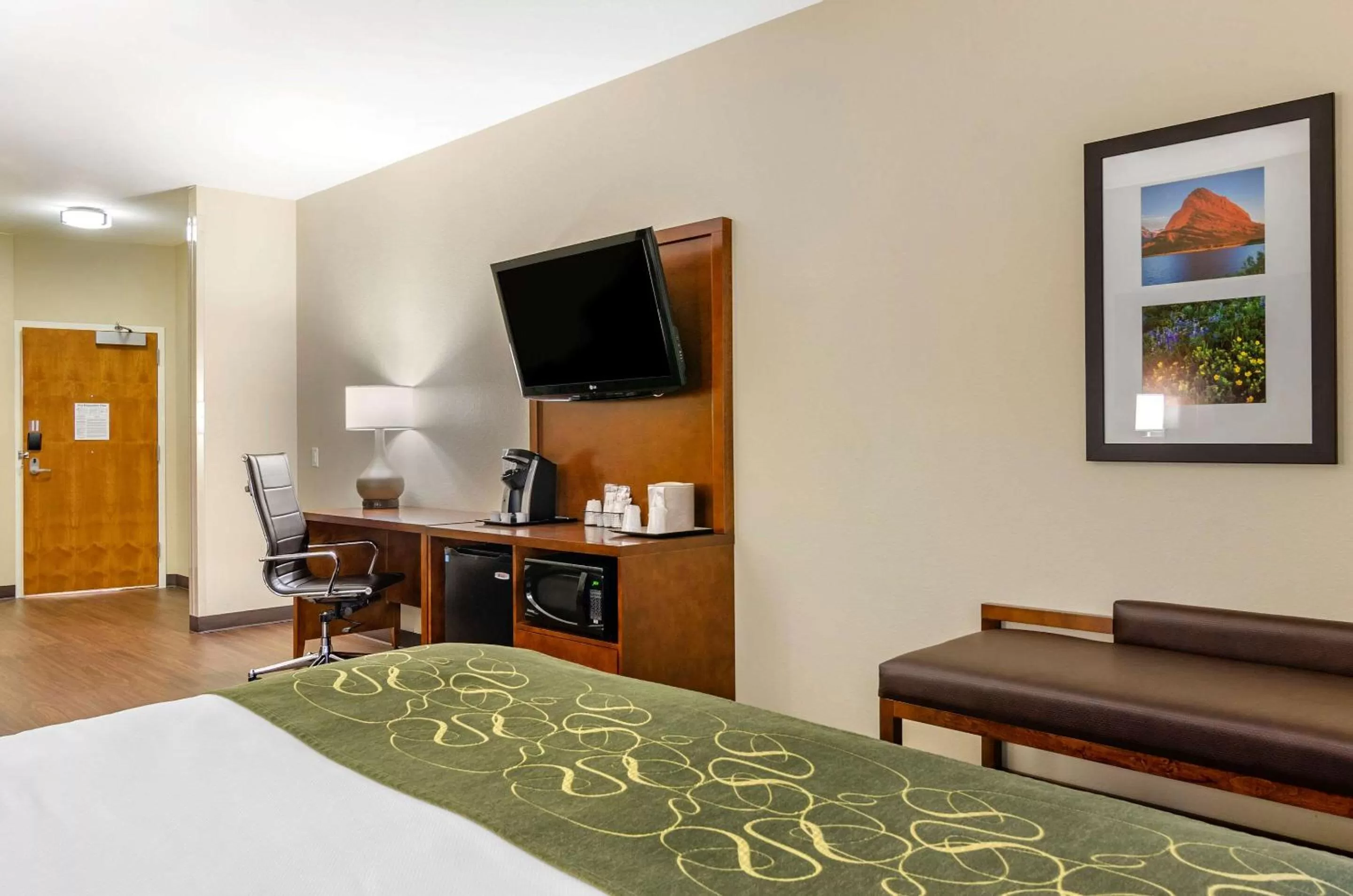 Standard King Suite with Transfer Shower - Accessible/Non-Smoking in Comfort Suites Helena Airport