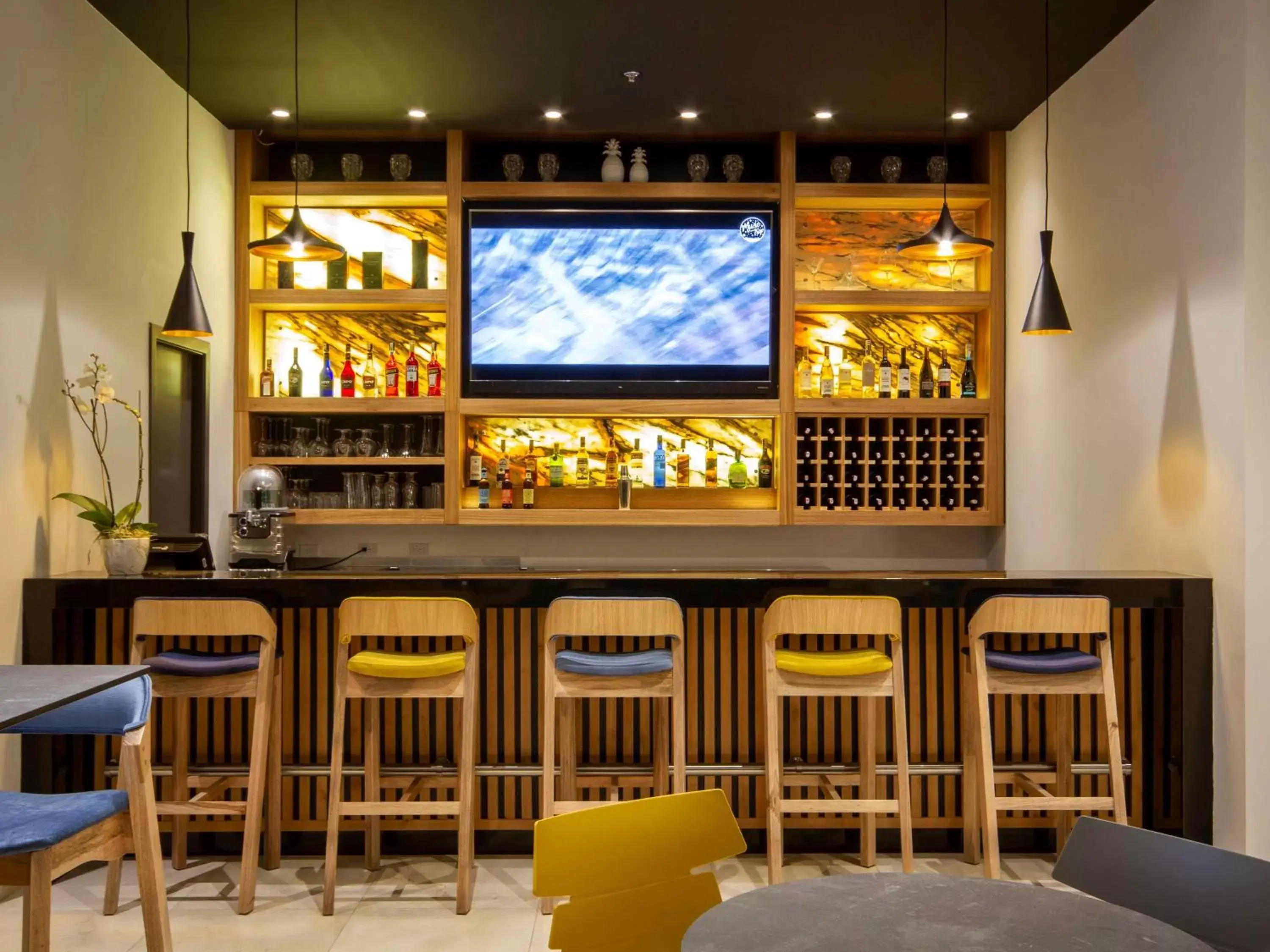 Lounge or bar in ibis Quito Lounge or bar in ibis Quito