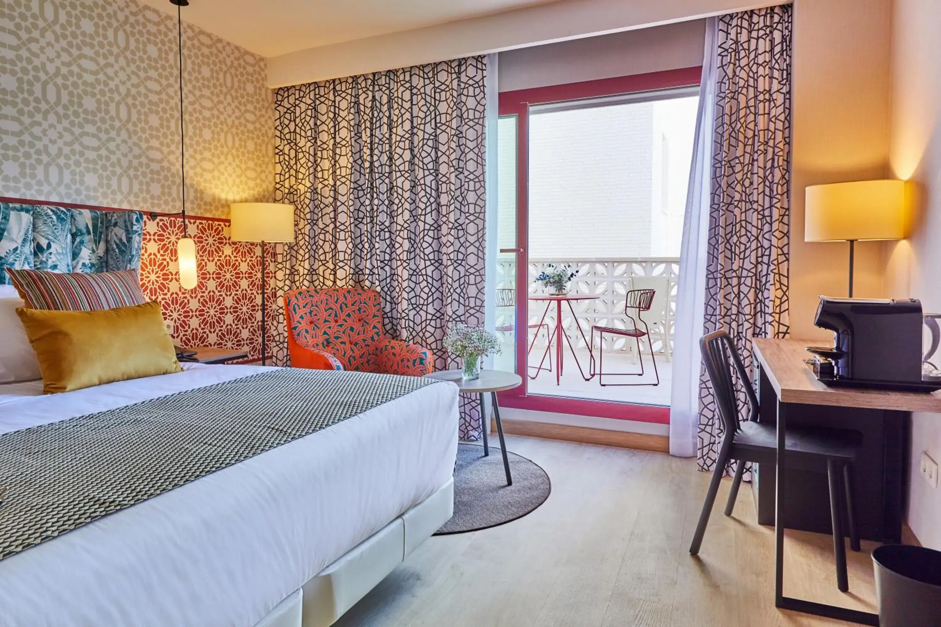 Superior Double or Twin Room with Terrace in Hesperia Sevilla Superior Double or Twin Room with Terrace in Hesperia Sevilla