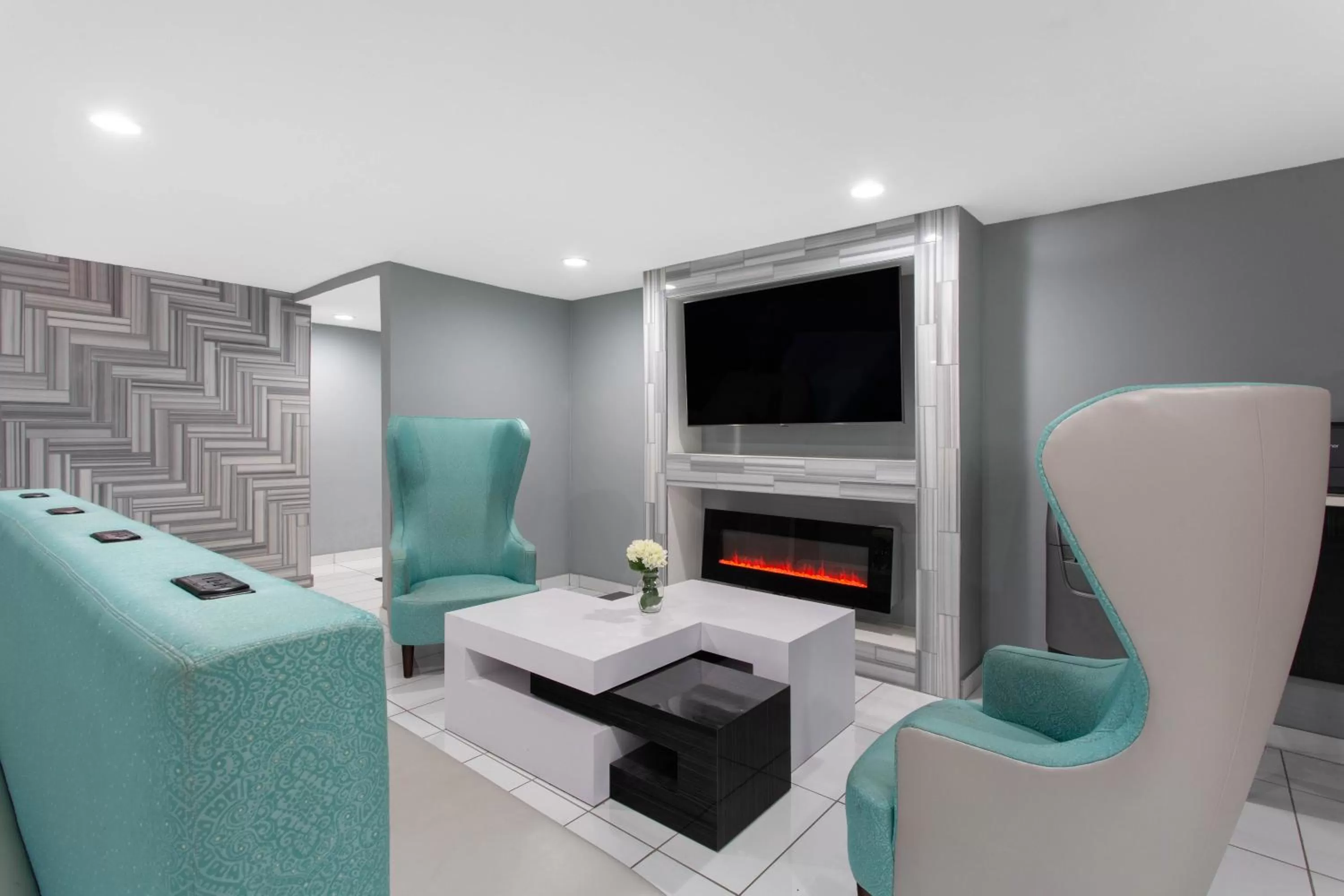 Seating area in University Inn & Suites