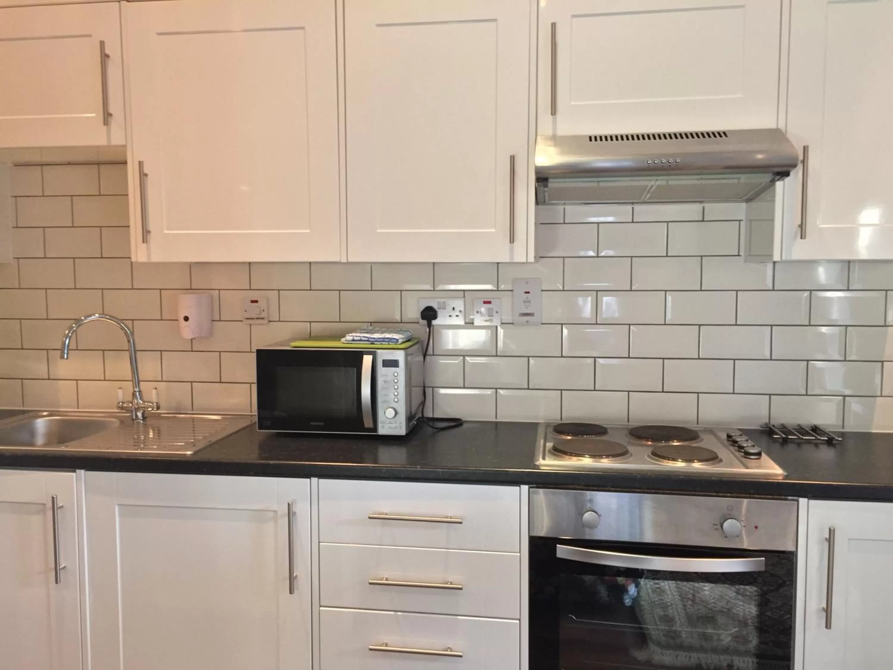 Kitchen or kitchenette in Lyall Apartment Hotel