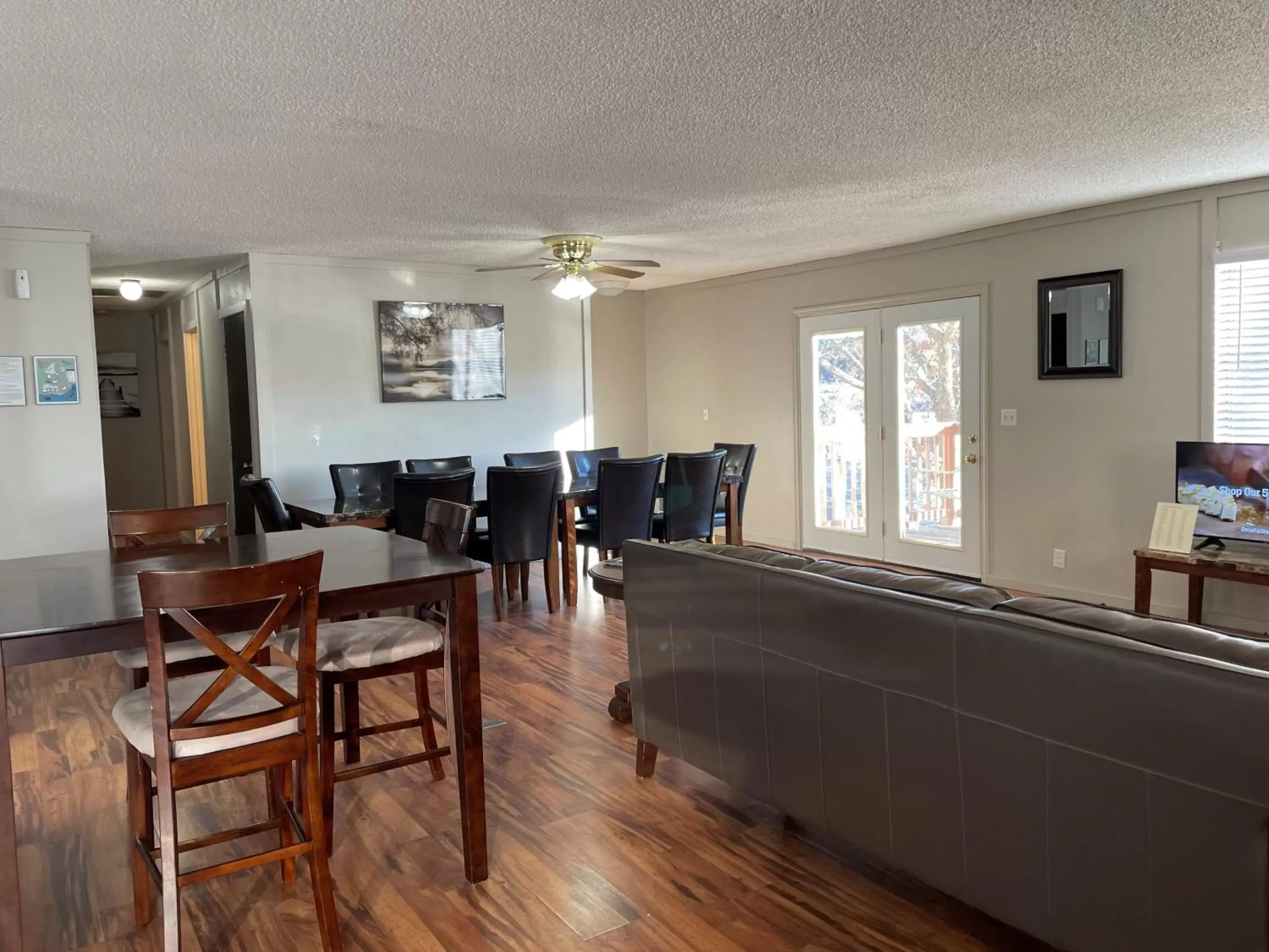 Dining Area in Sunset Beach Resort