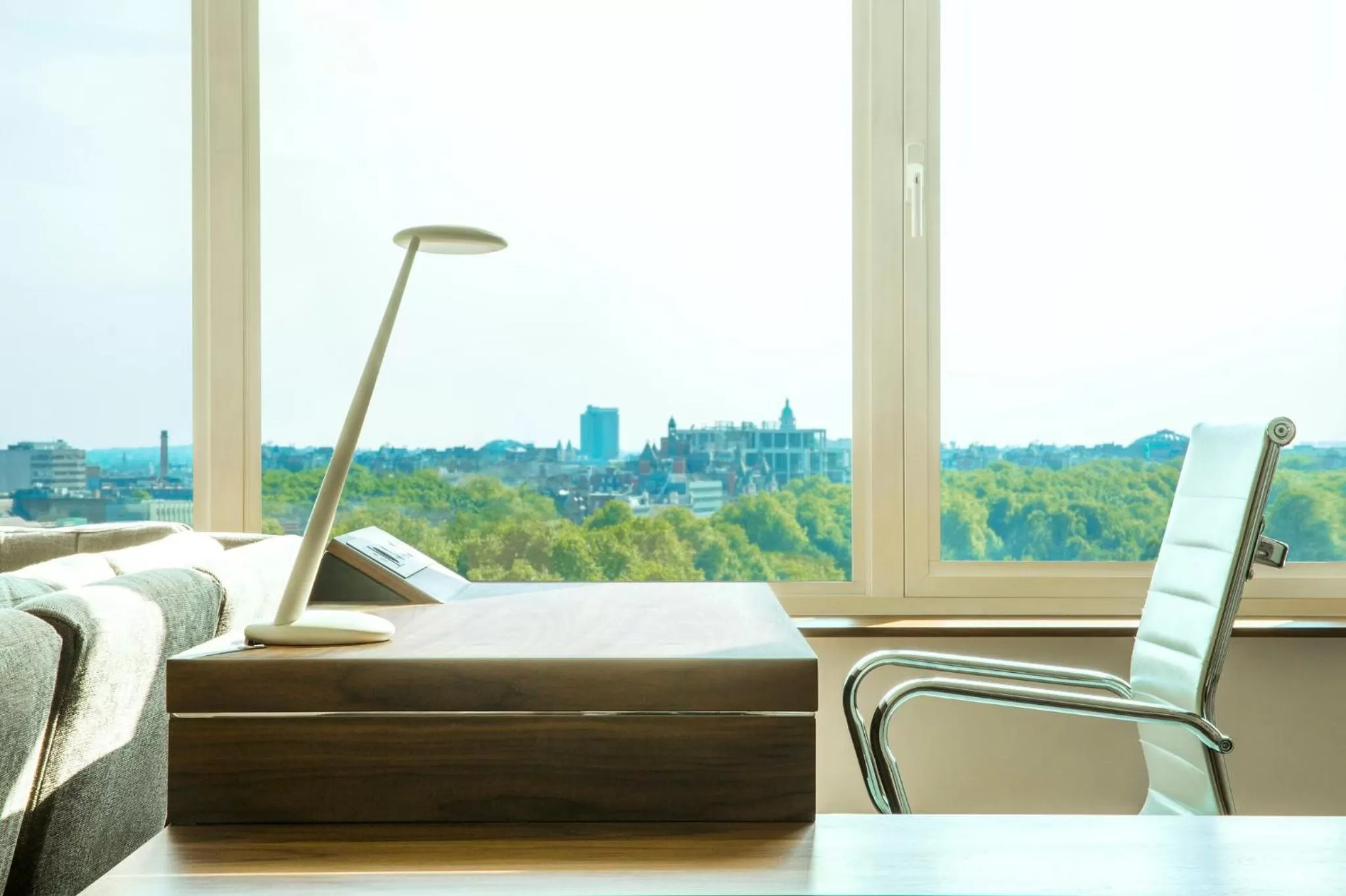 Photo of the whole room in COMO Metropolitan London