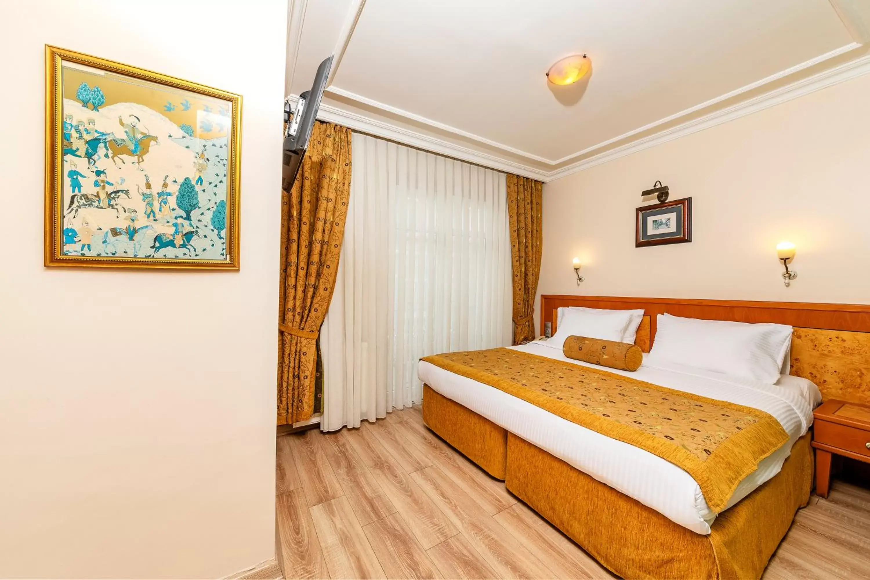 Bed in Santa Ottoman Hotel