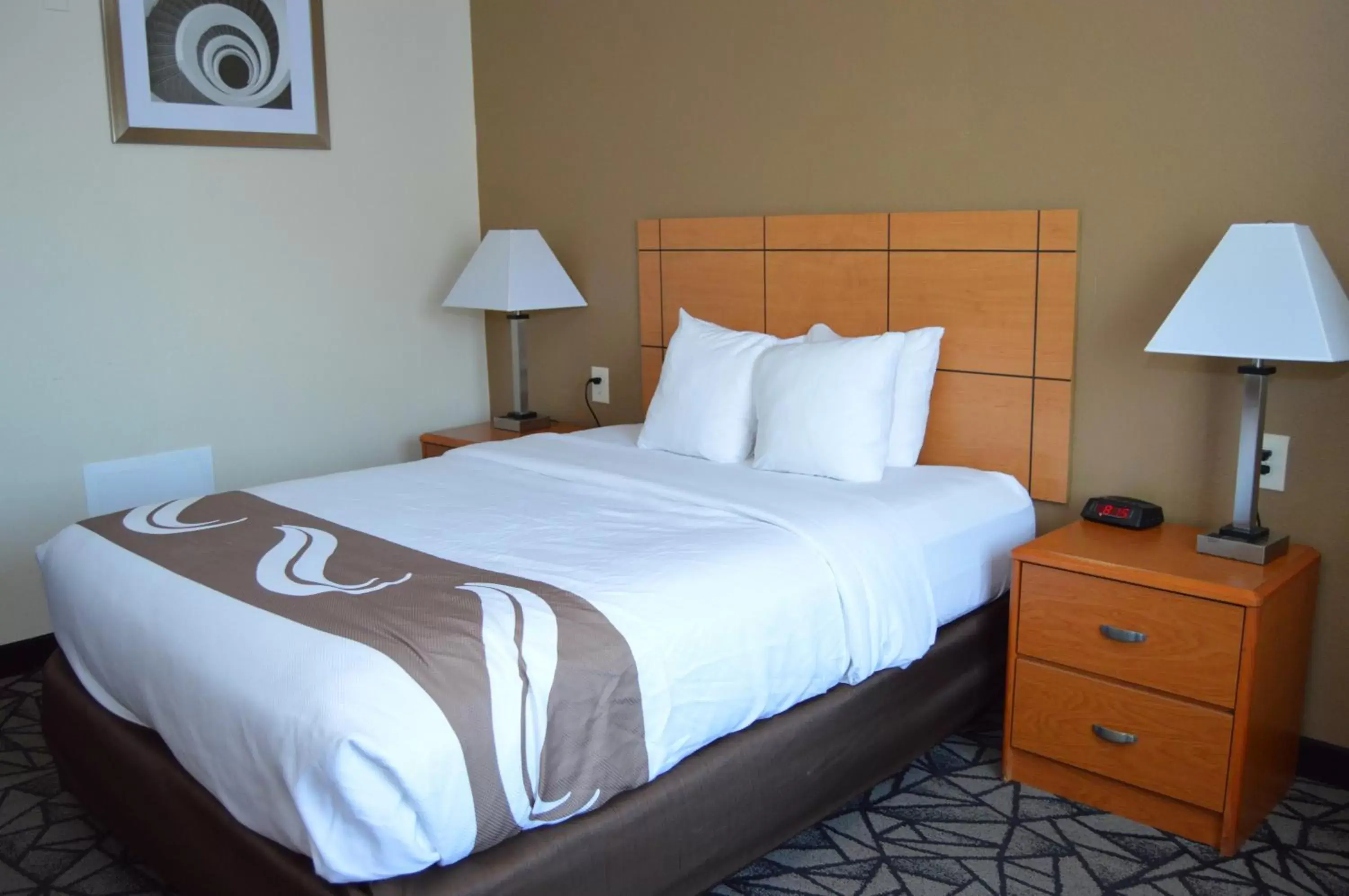 Bedroom, Bed in Quality Inn - Coralville