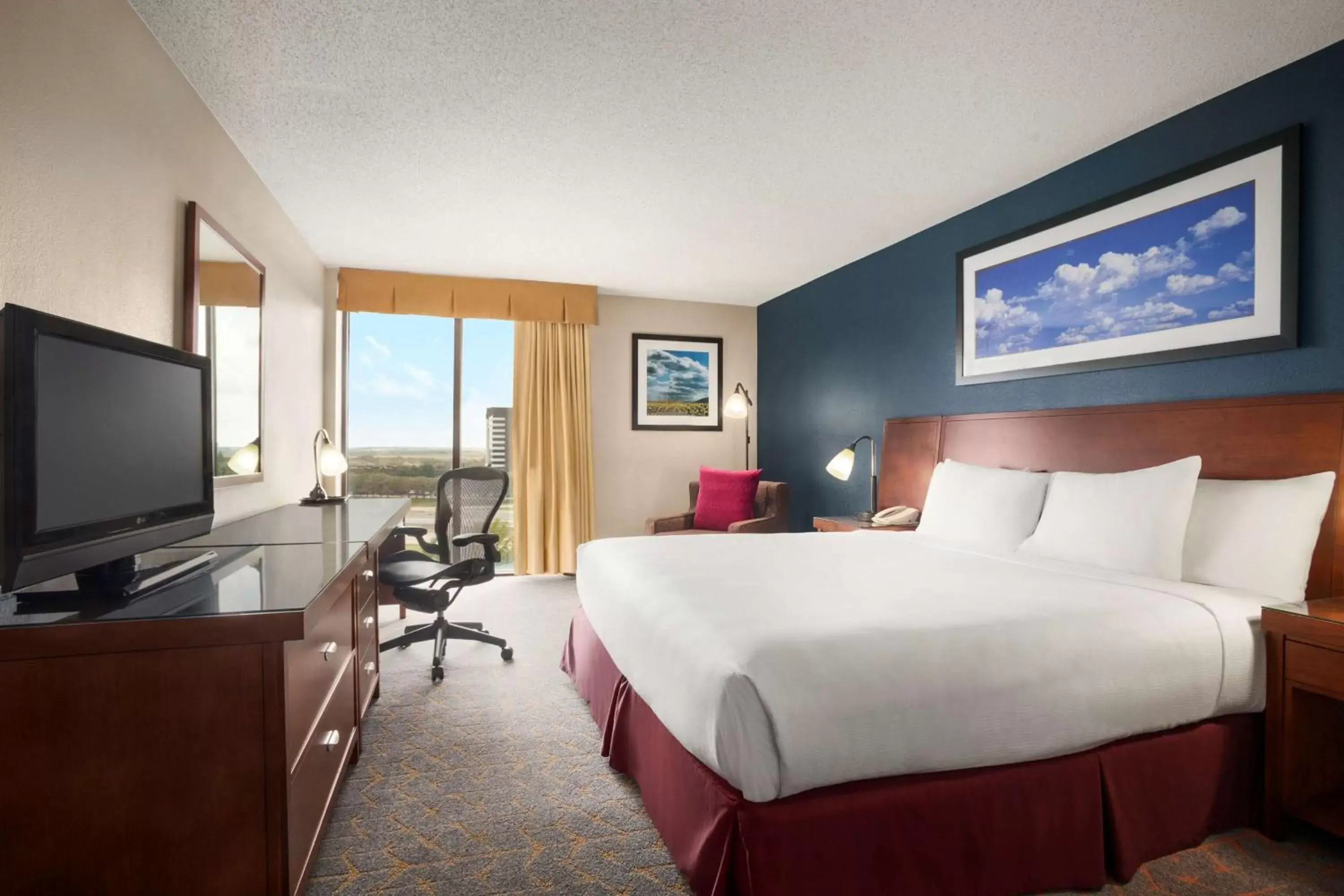 Bed in DoubleTree by Hilton DFW Airport North