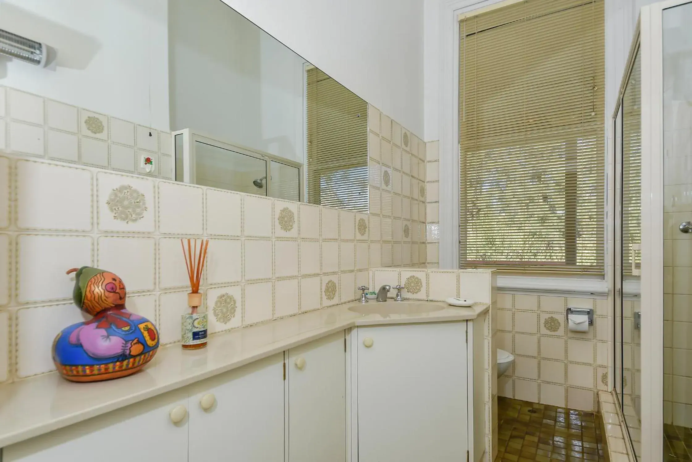 Shower, Kitchen/Kitchenette in Ford House Retreat