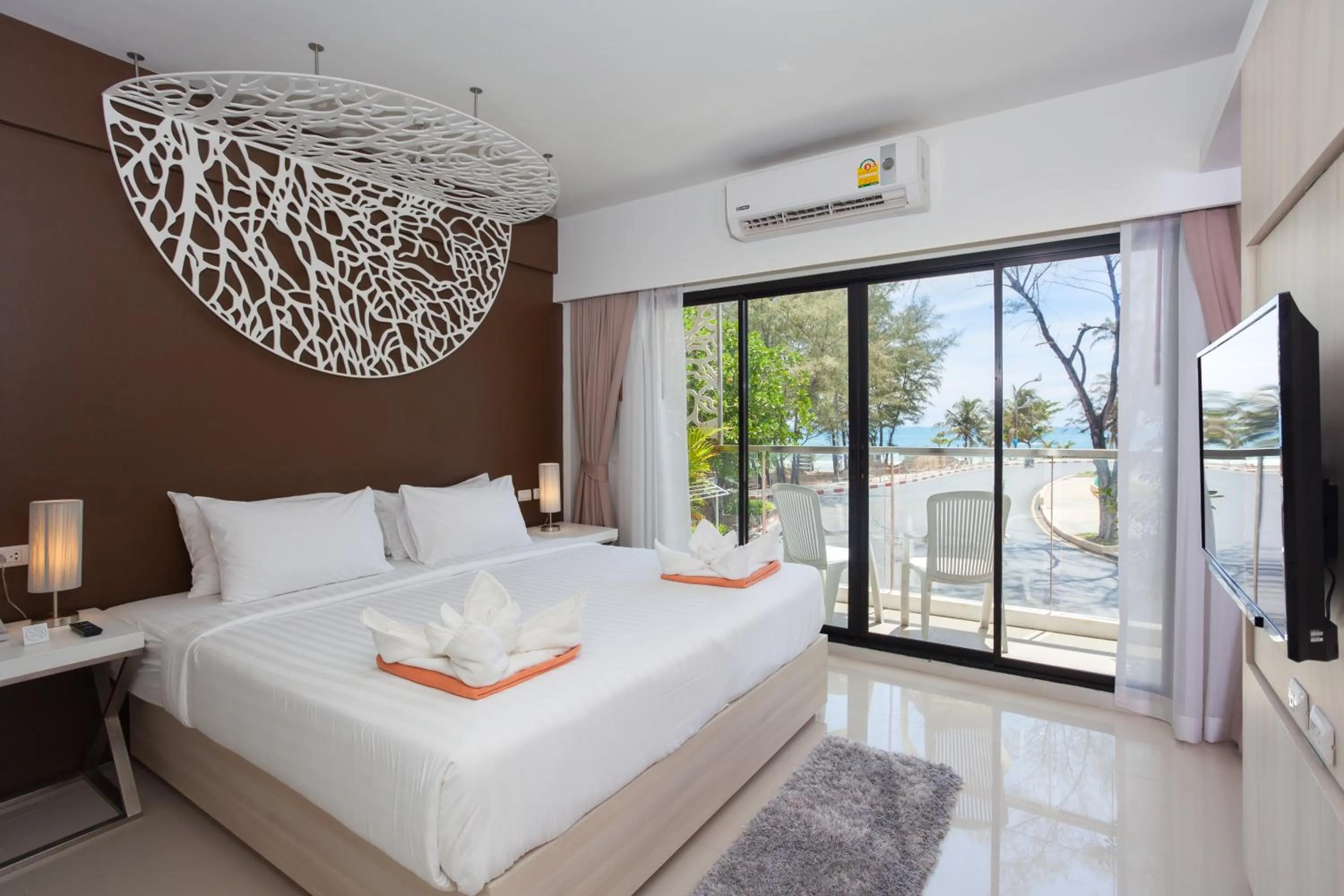 Photo of the whole room, Bed in Coral Inn