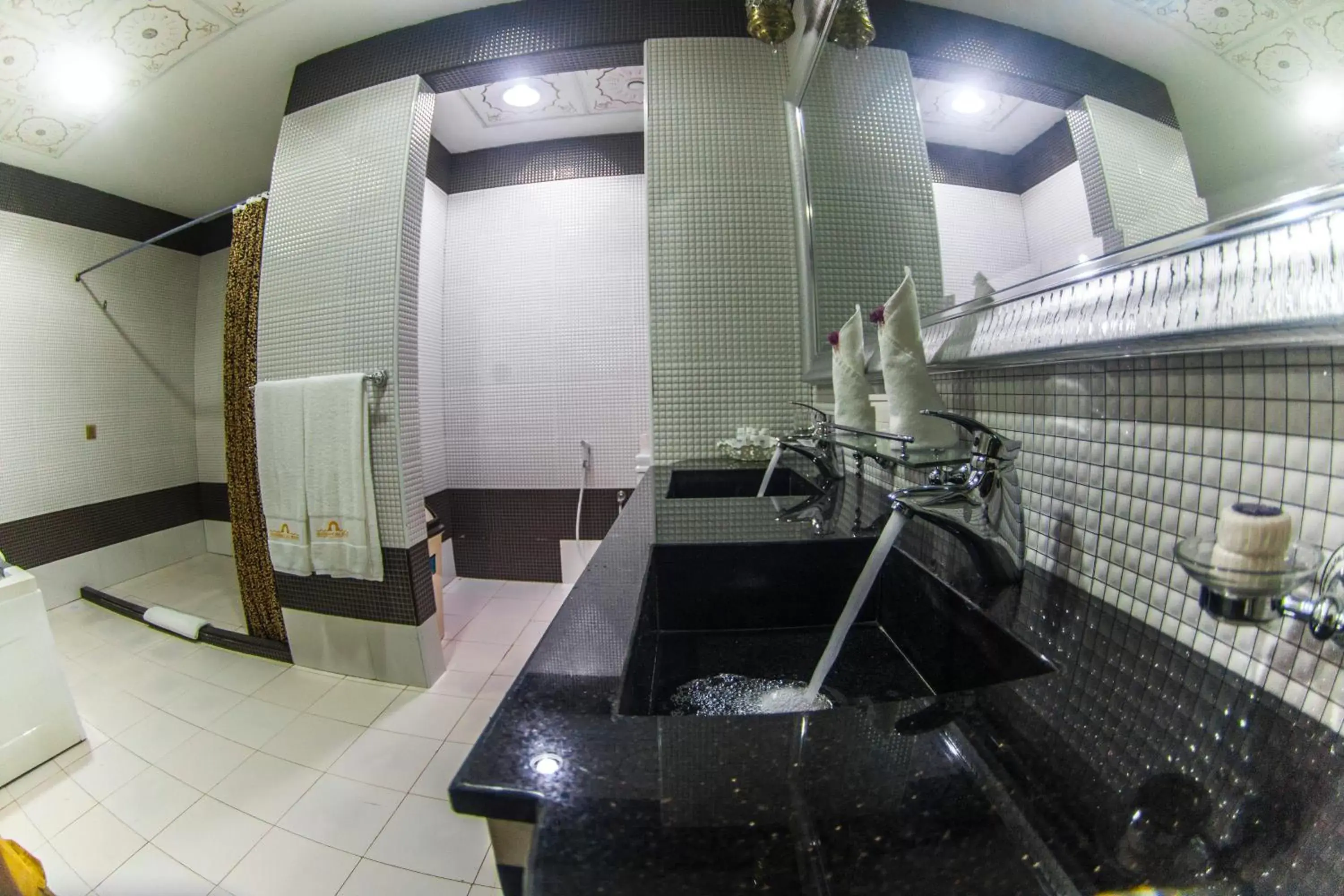Bathroom, Kitchen/Kitchenette in Madinat Al Bahr Business & Spa Hotel