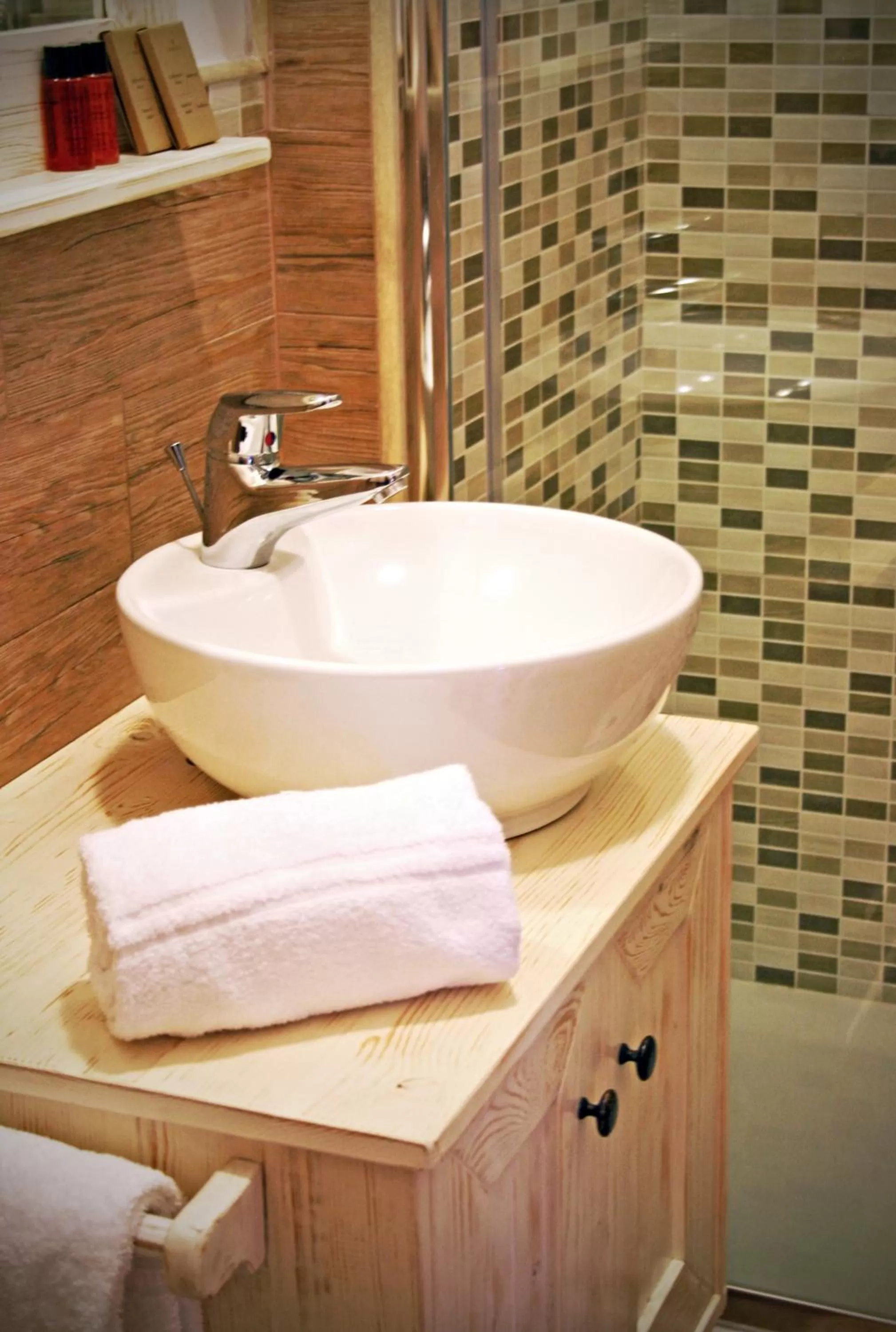 Shower in Fiumicino Airport B&B Deluxe