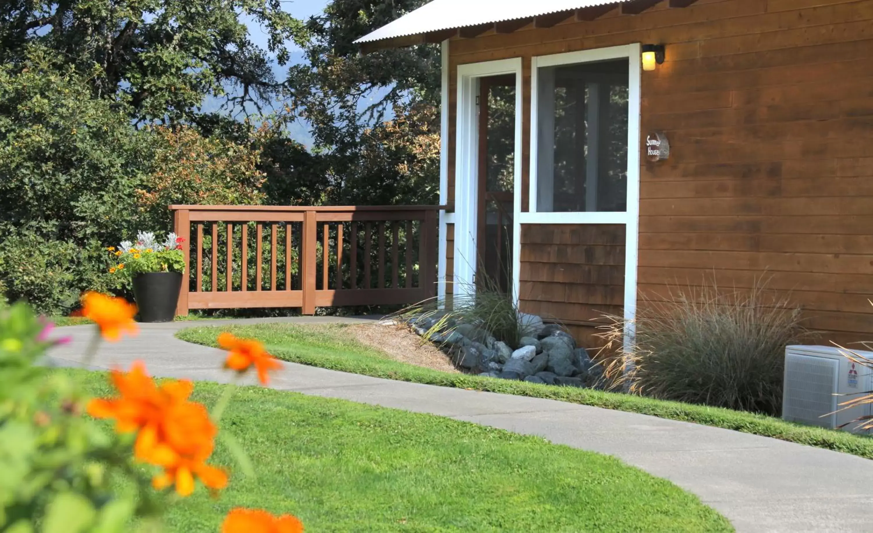 Facade/entrance in Coho Cottages