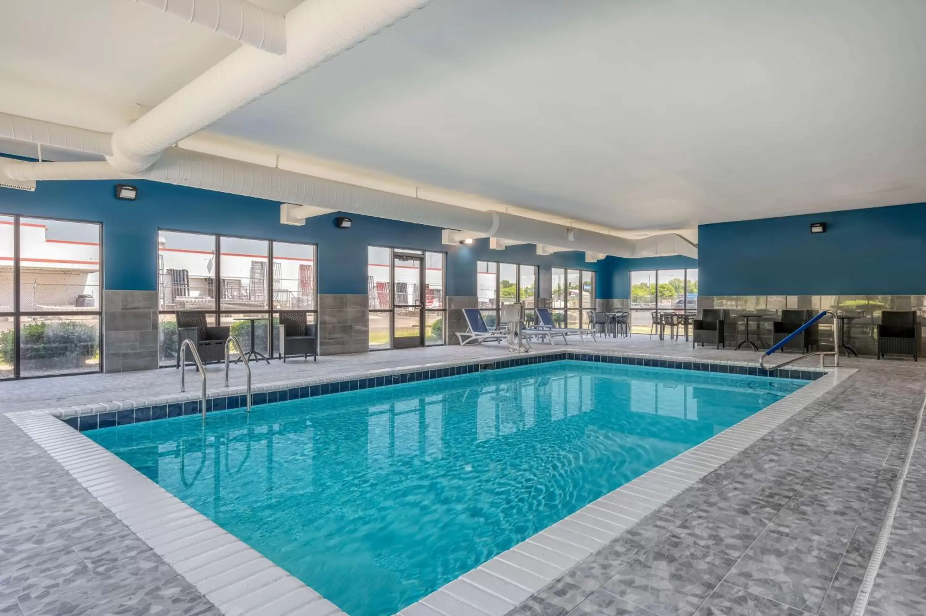 Pool view, Swimming Pool in Hampton Inn New Philadelphia