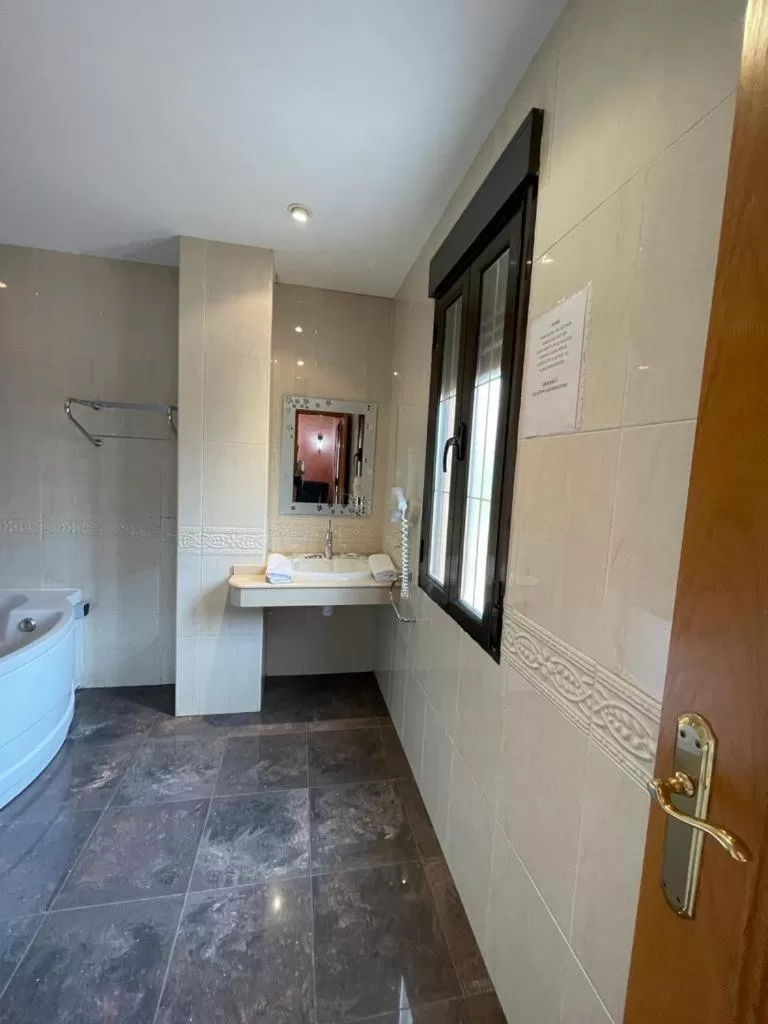 Bathroom in HOTEL Restaurante la barca