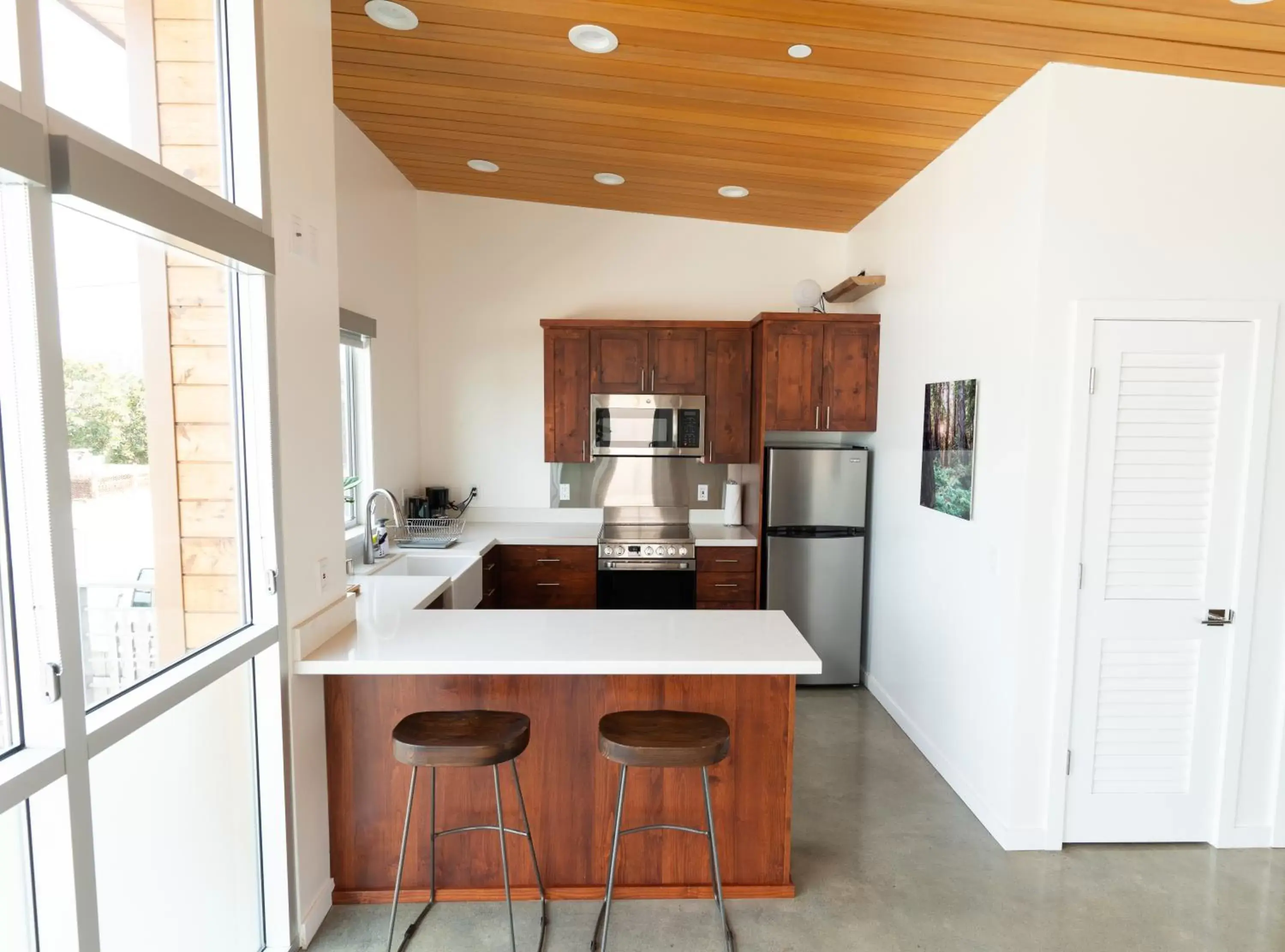 Kitchen/Kitchenette in Anchor Inn Pacifica