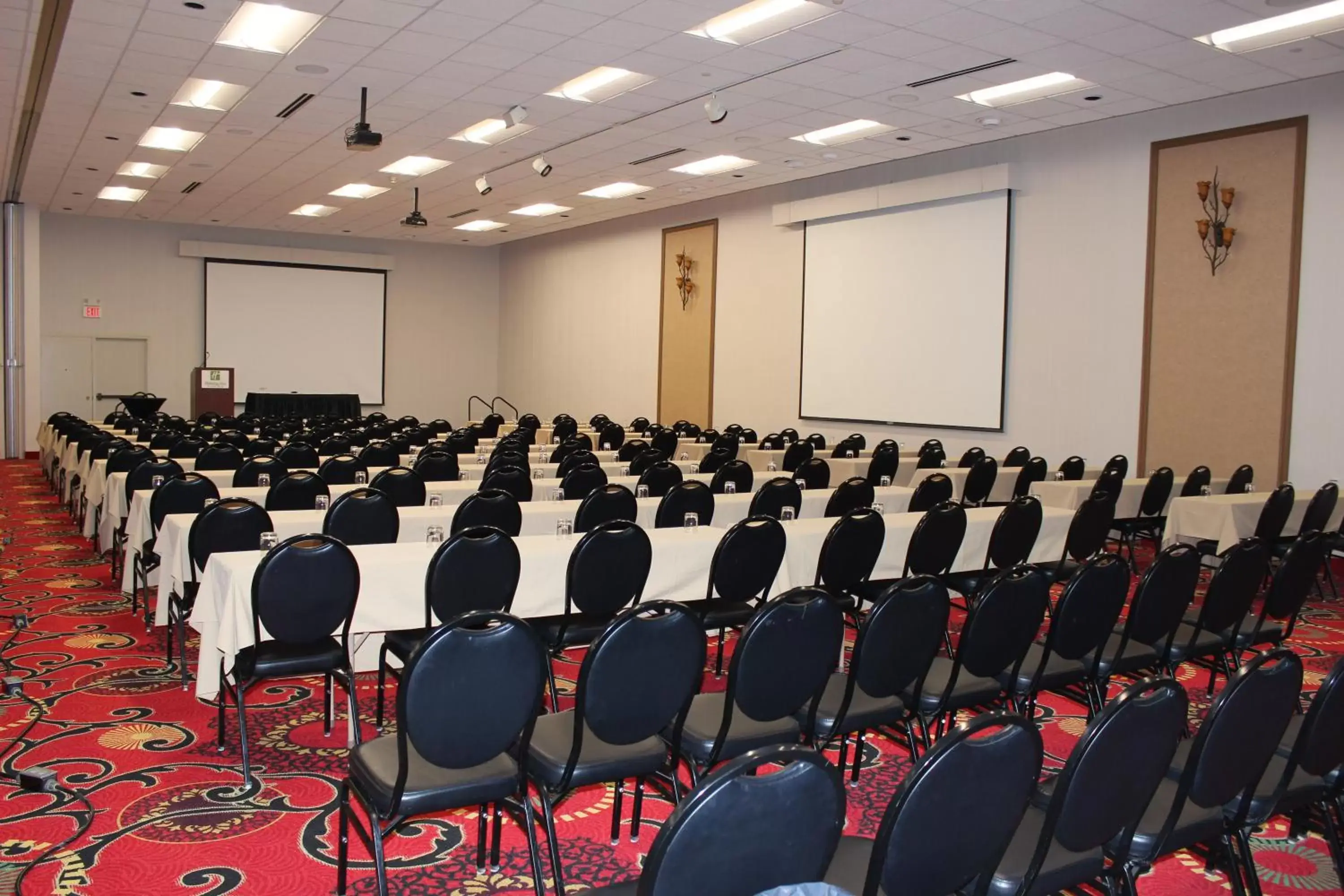 Meeting/conference room in Holiday Inn Des Moines-Airport Conference Center, an IHG Hotel