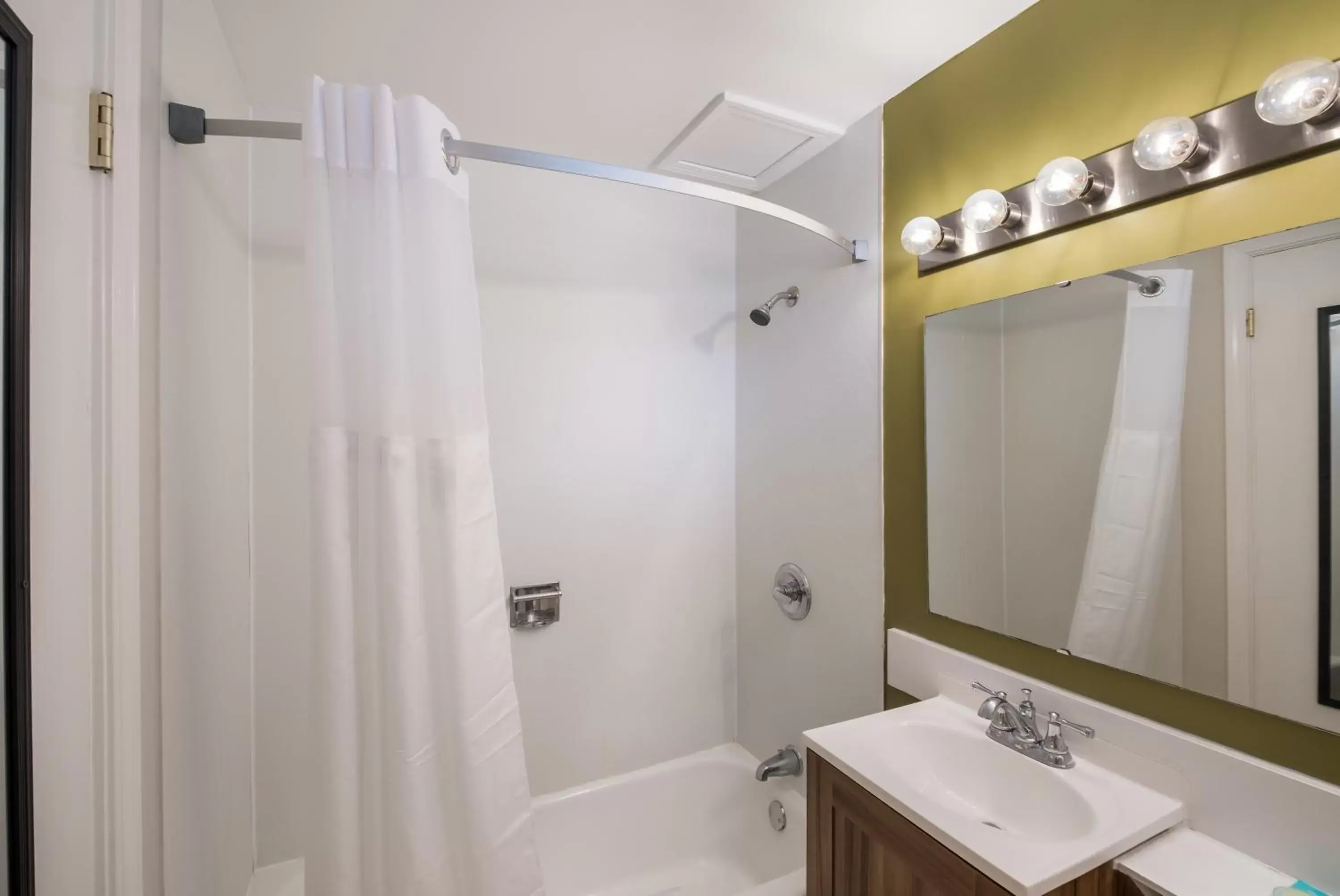 Bathroom in Americas Best Value Inn-Painted Post