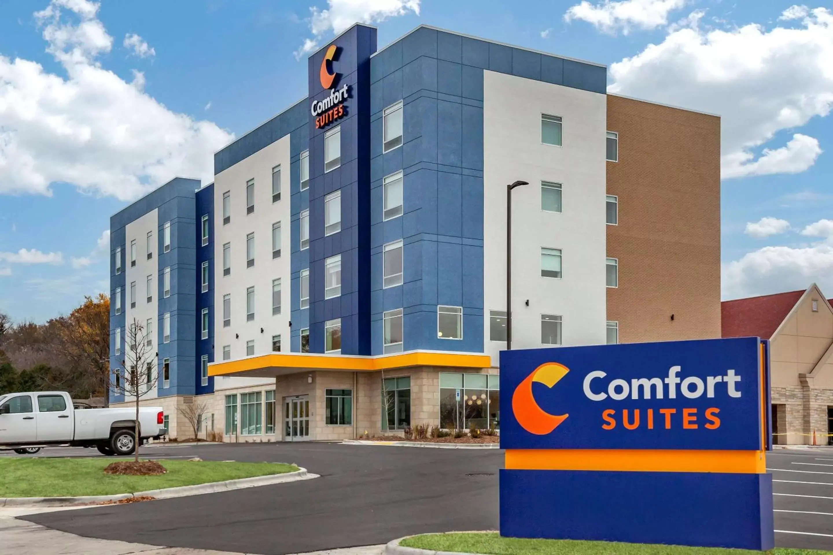 Property Building in Comfort Suites Cottage Grove - Madison