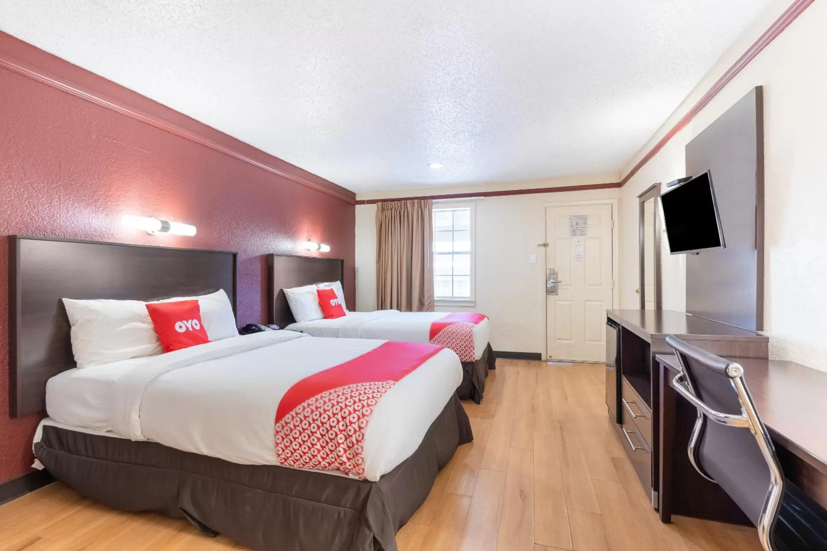 Bedroom in OYO Hotel Tulsa N Sheridan Rd & Airport