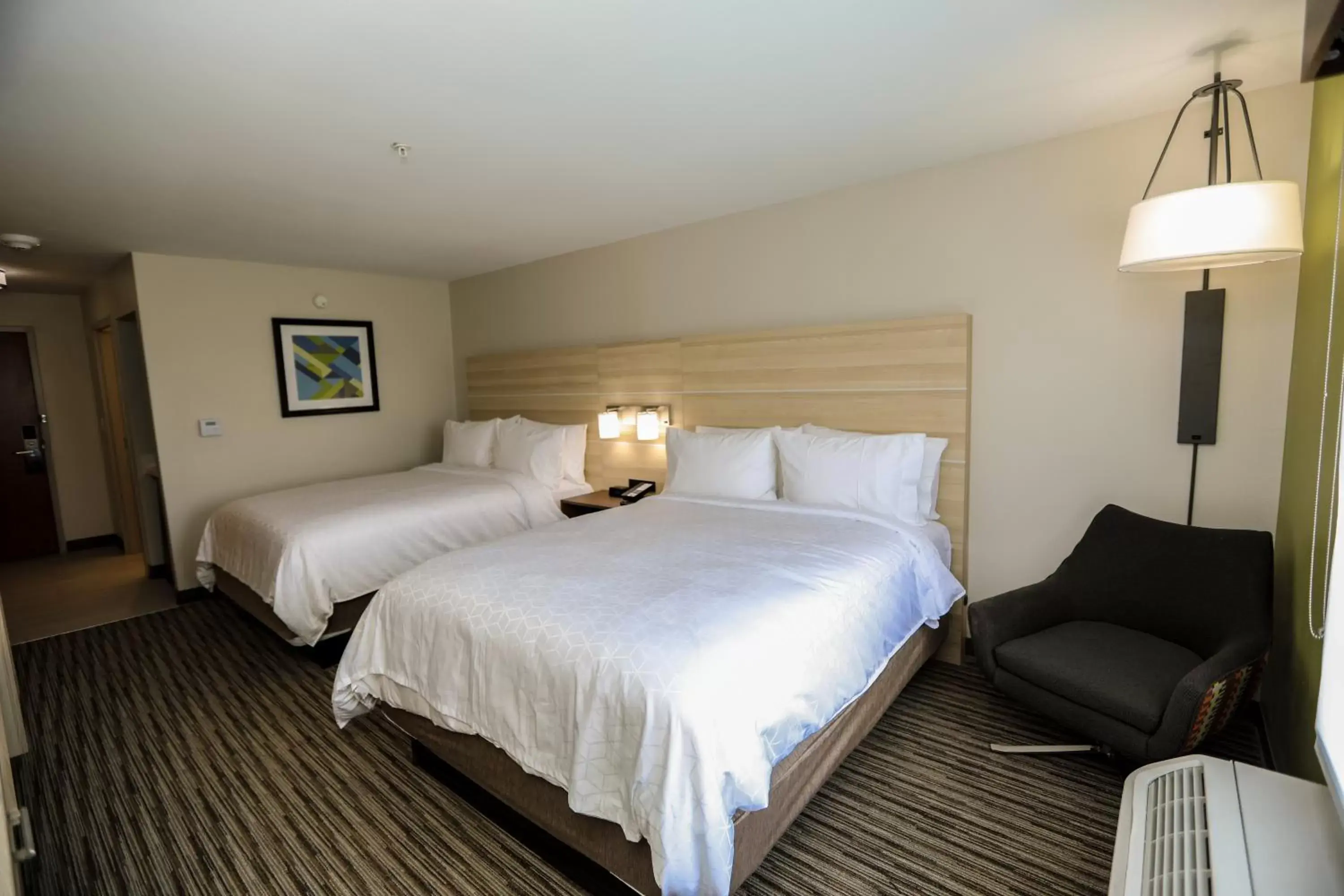 Bedroom, Bed in Holiday Inn Express Hillsboro I-35, an IHG Hotel