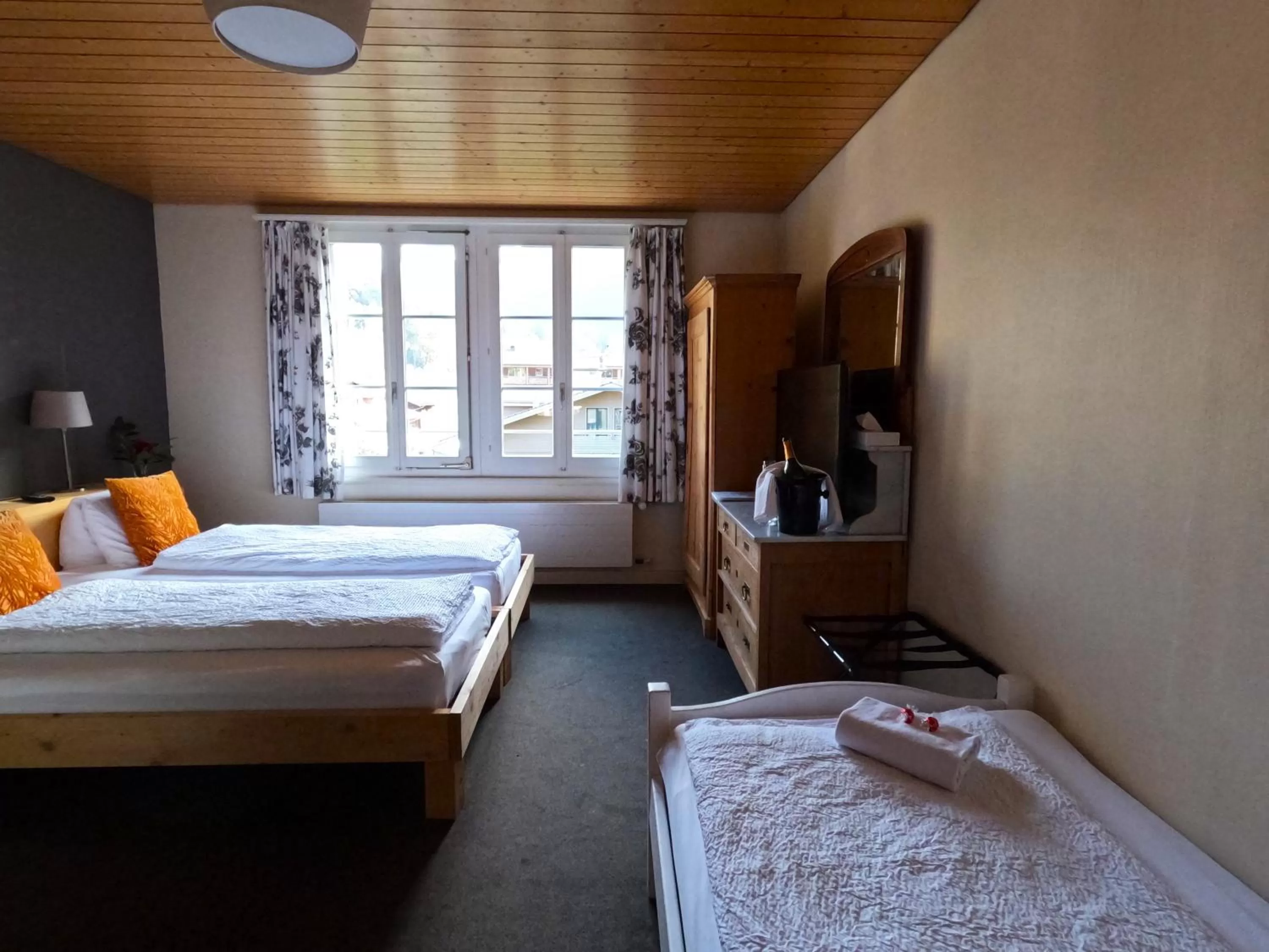 Bed in Alpenrose Hotel and Gardens