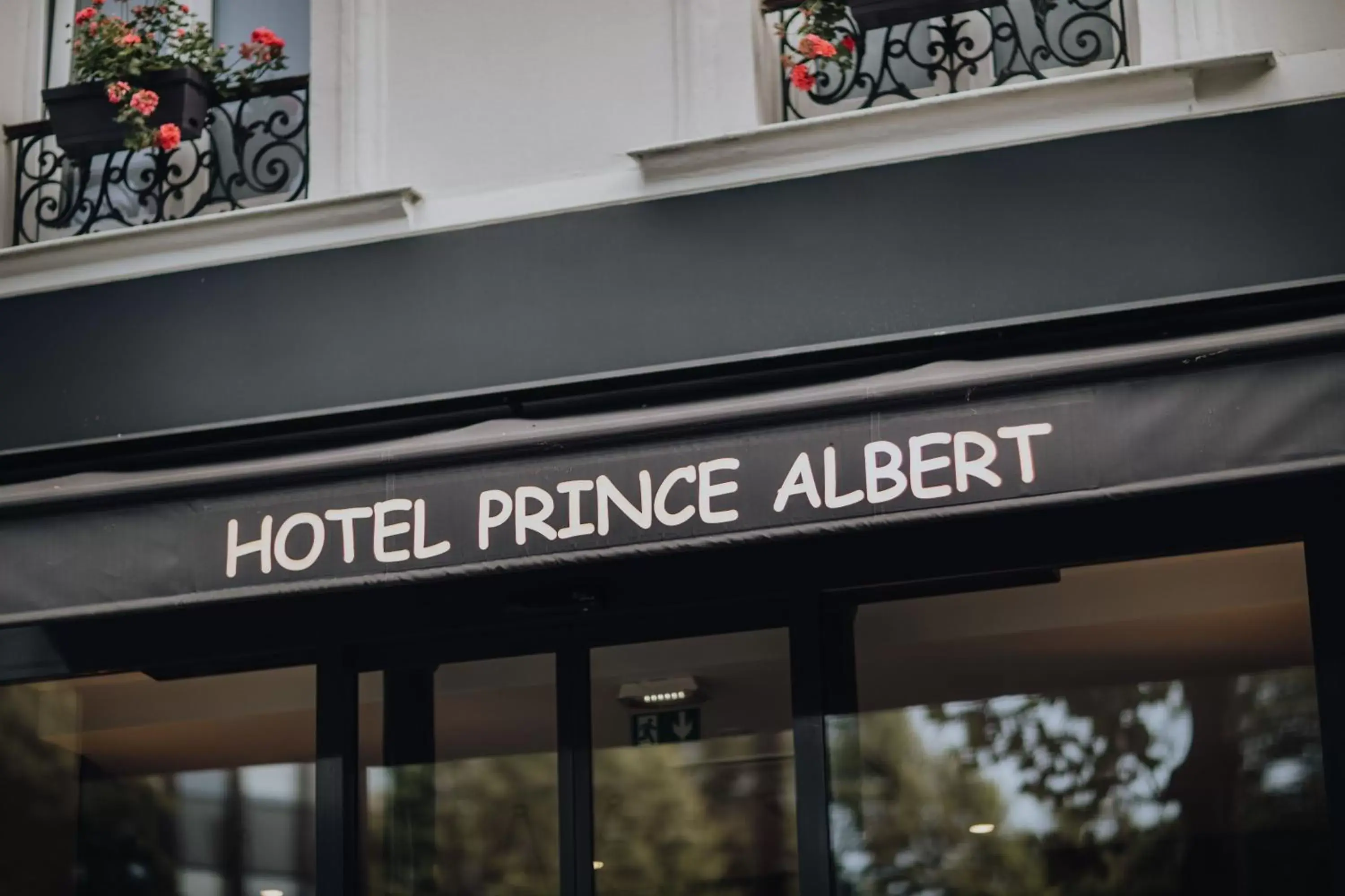 Property building, Property Logo/Sign in Hôtel Prince Albert Concordia