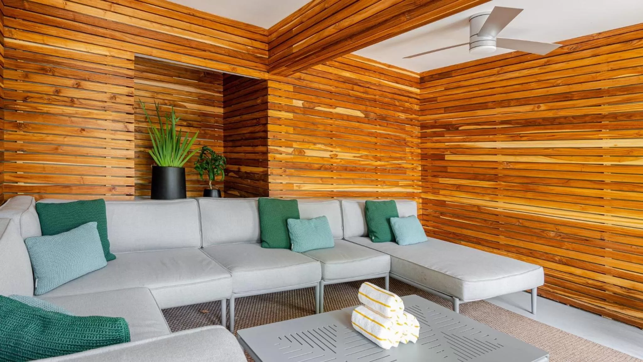 Lobby or reception in Kimpton Surfcomber Hotel by IHG