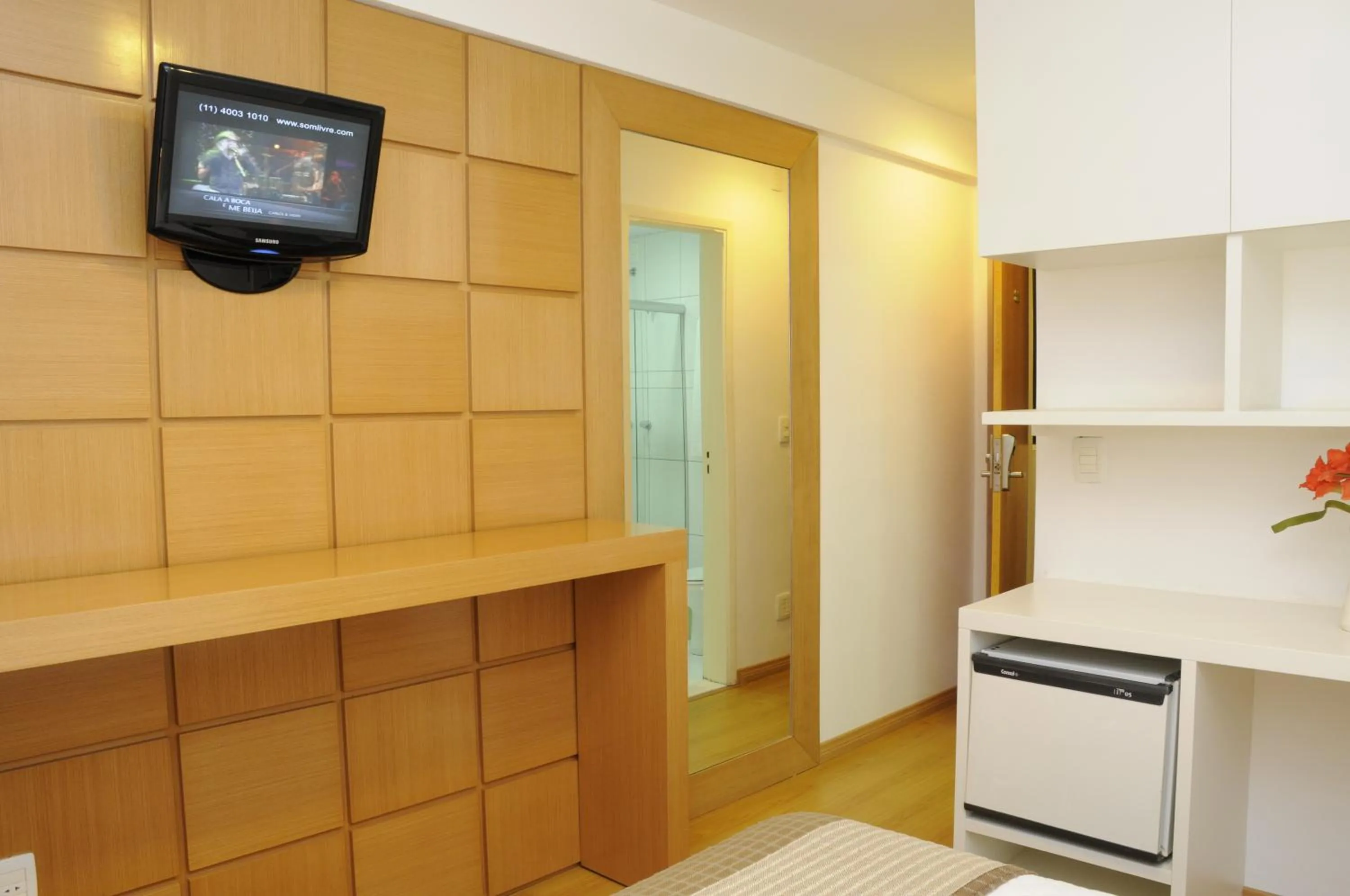 Photo of the whole room in Hotel Shelton