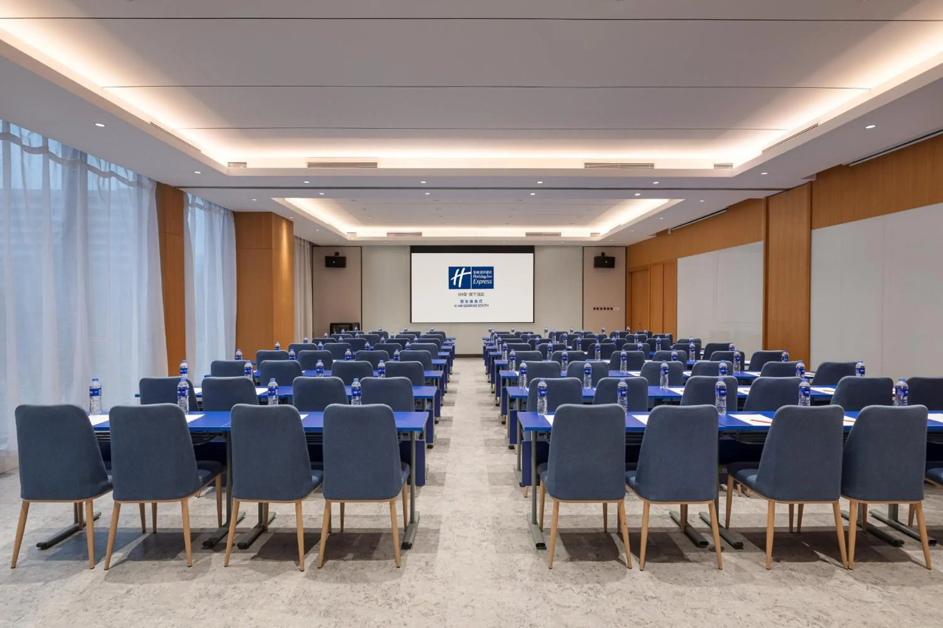 Meeting/conference room in Holiday Inn Express Xi'an Qujiang South, an IHG Hotel