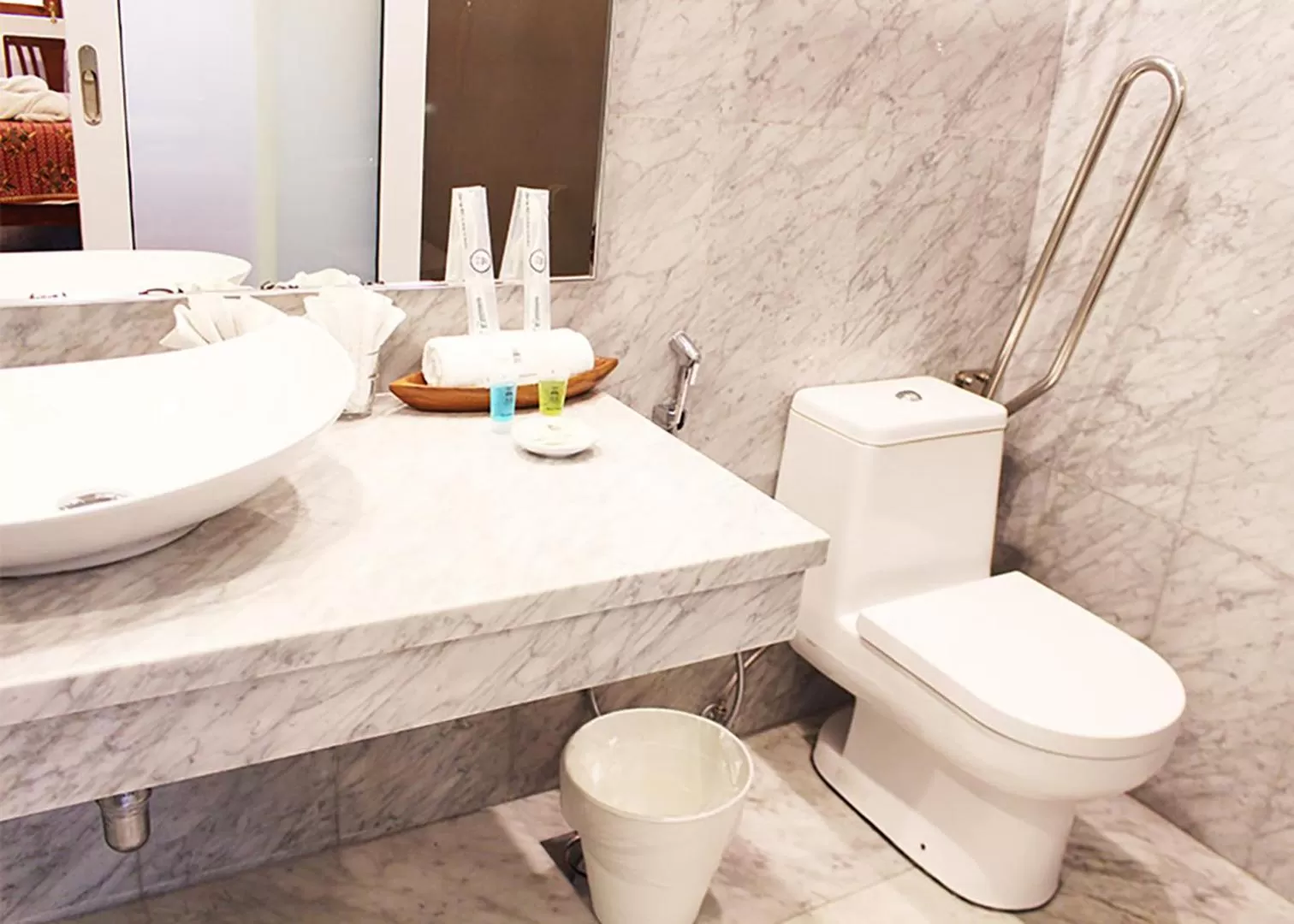 Heeren Straits Hotel