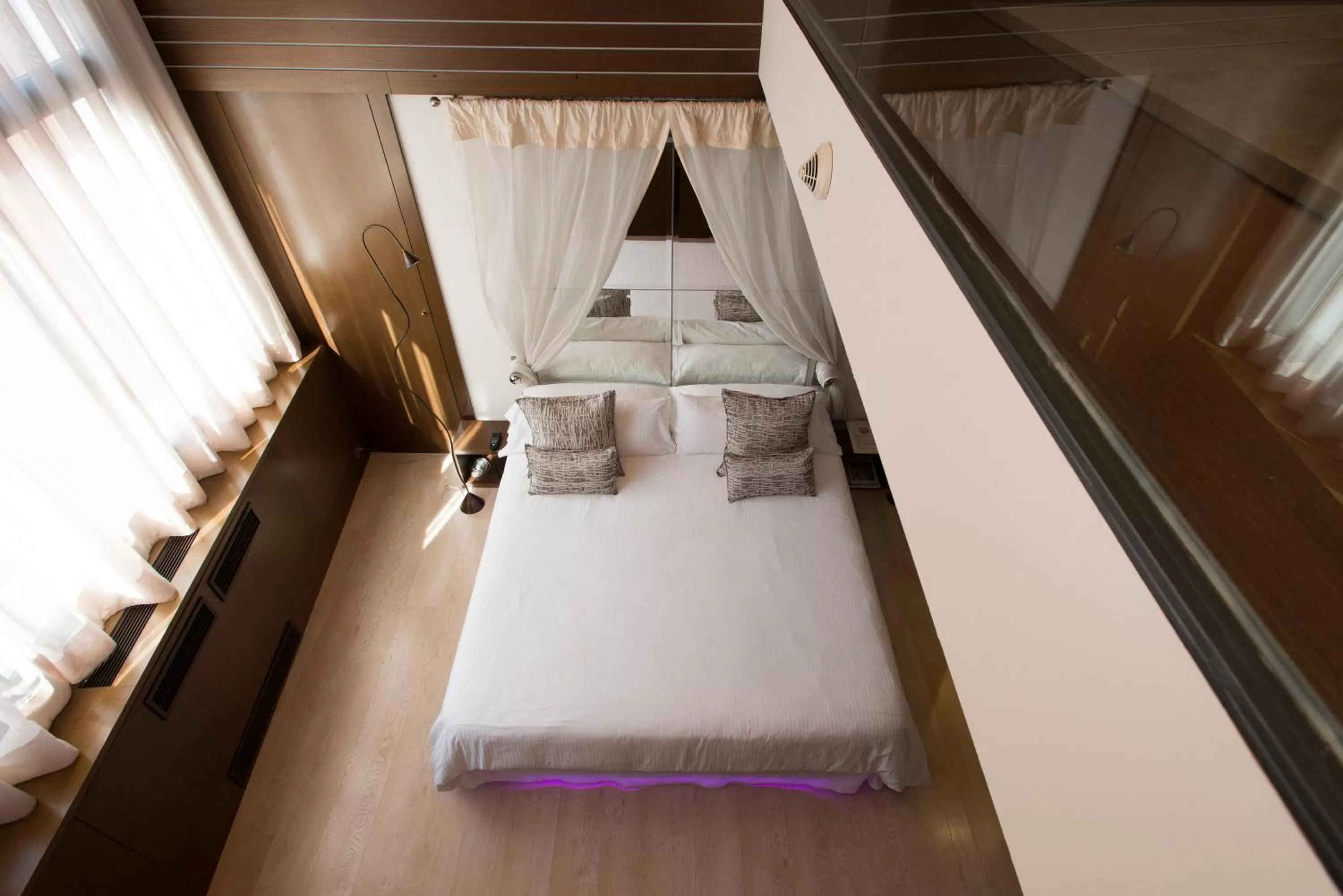 Spring, Bed in Hotel Museu Llegendes de Girona