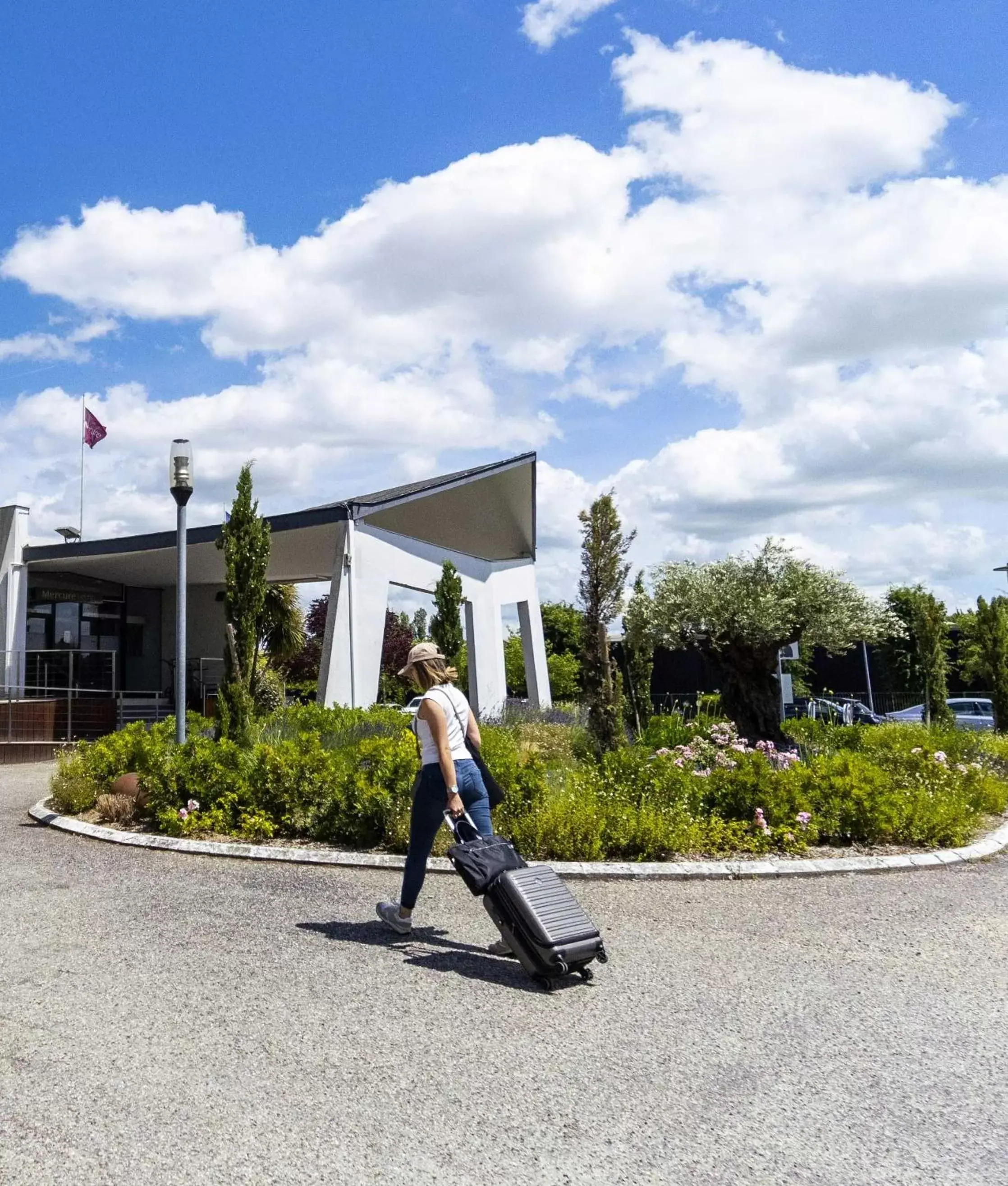 Facade/entrance in Mercure Bordeaux Lac