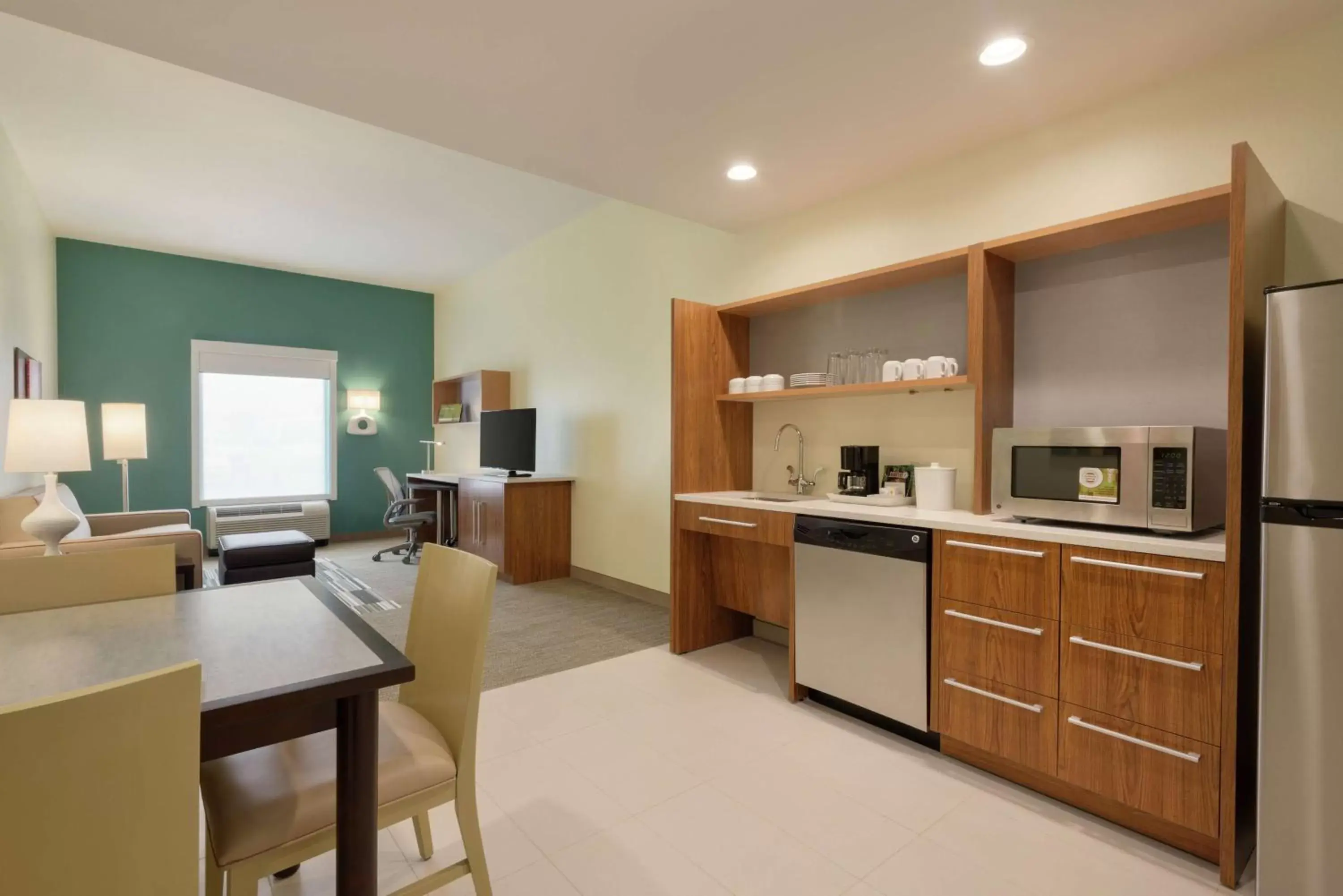 Bedroom, Kitchen/Kitchenette in Home2 Suites by Hilton Tallahassee State Capitol