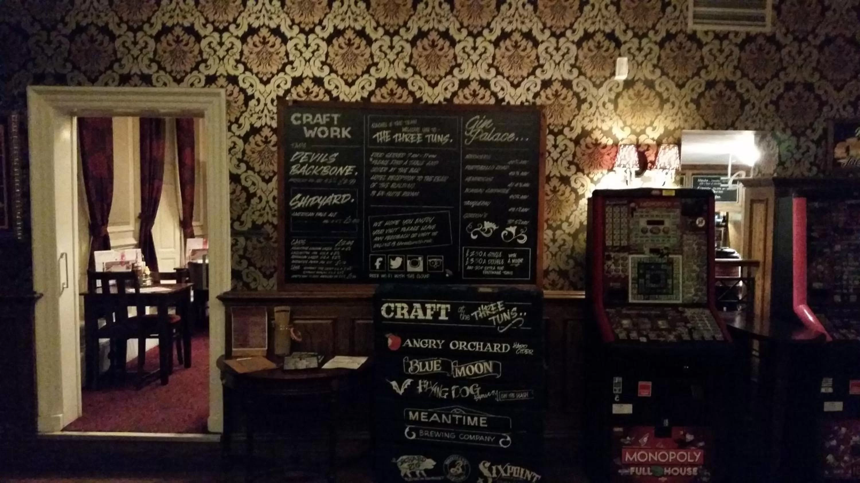 Facade/entrance in The Three Tuns Hotel Wetherspoon