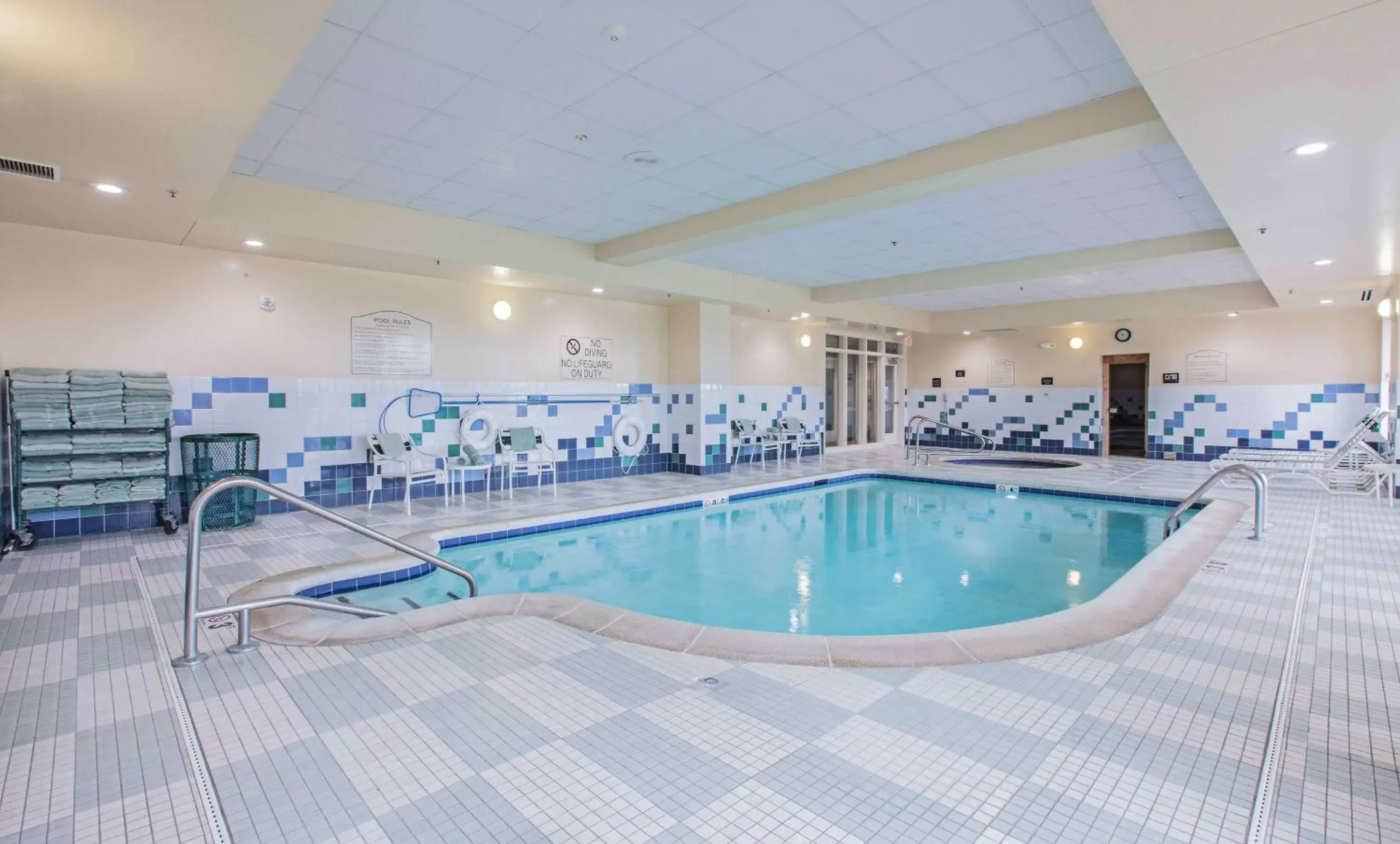 Pool view, Swimming Pool in Hilton Garden Inn Des Moines/Urbandale