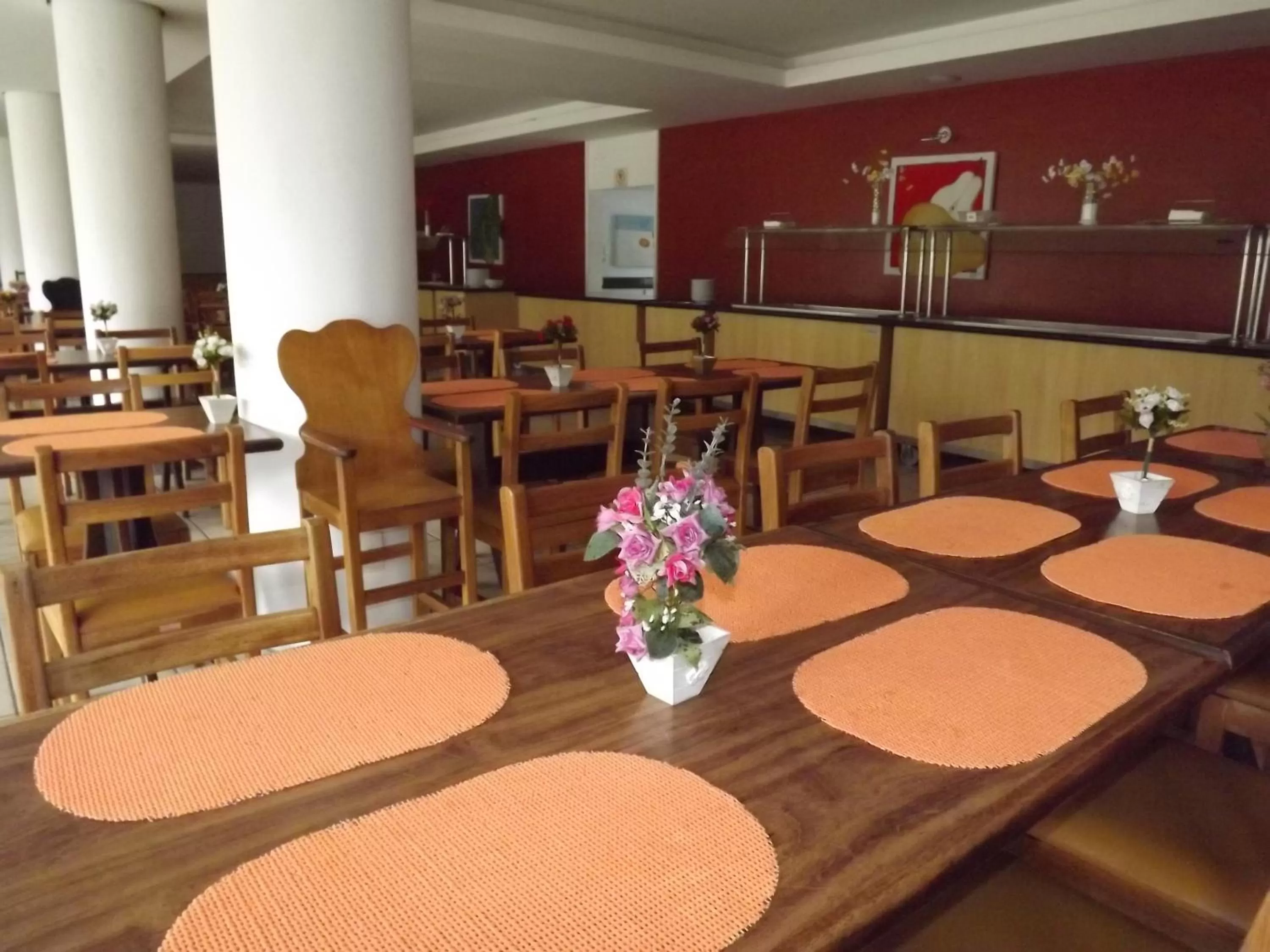 Restaurant/places to eat in VOA Plazza Hotel