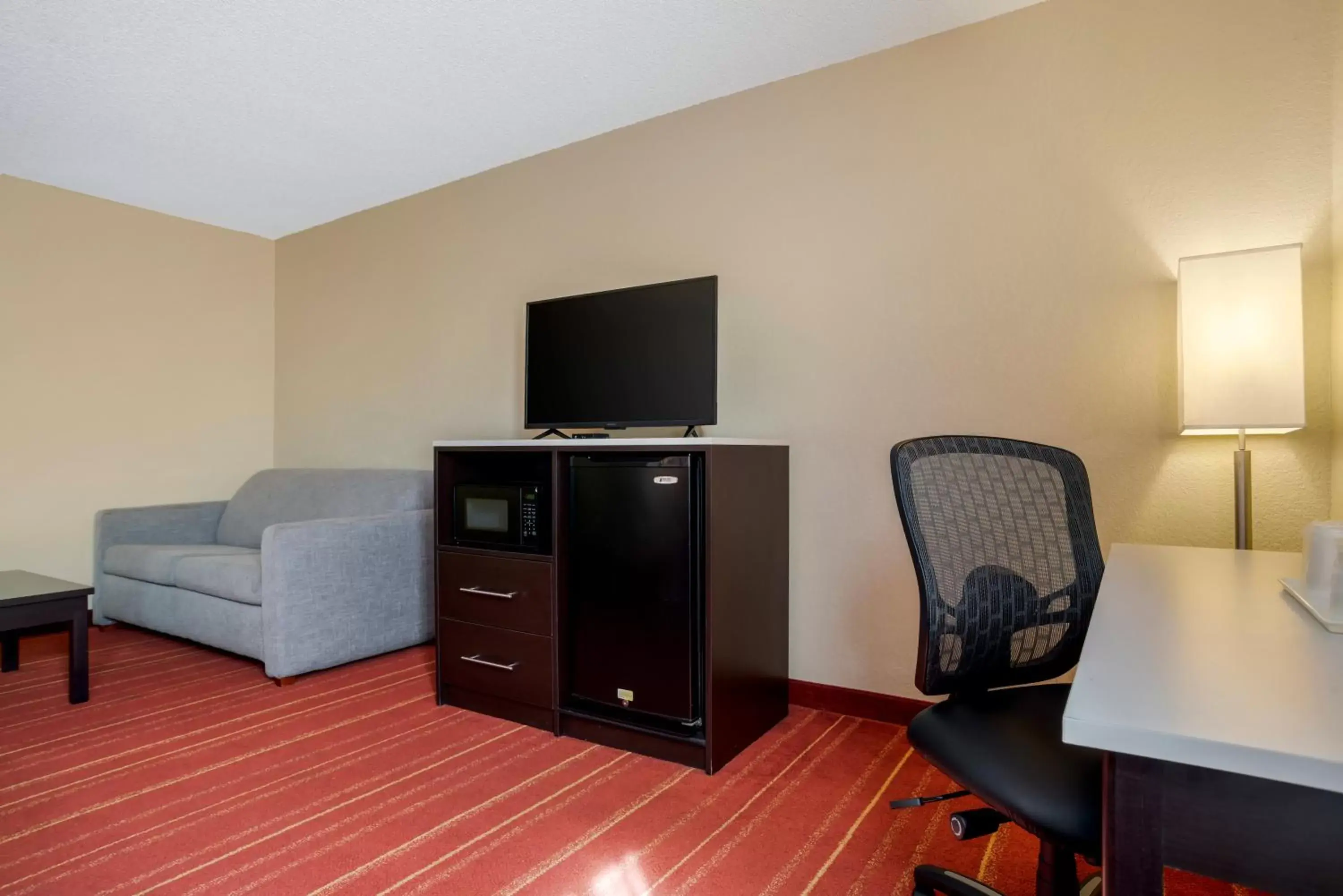 TV/Entertainment Center in Quality Inn Phenix City Columbus