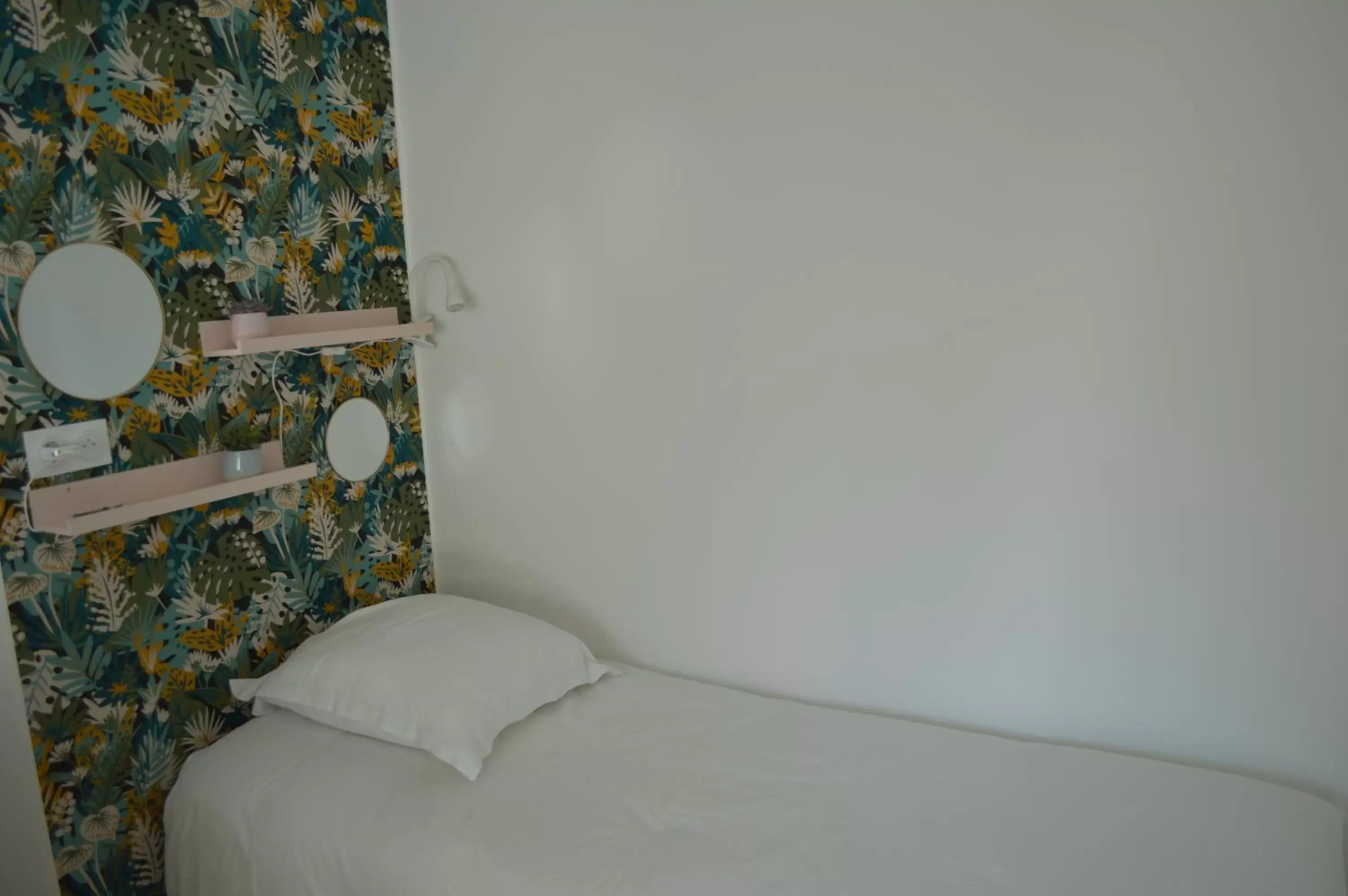 Photo of the whole room, Bed in La Passerelle