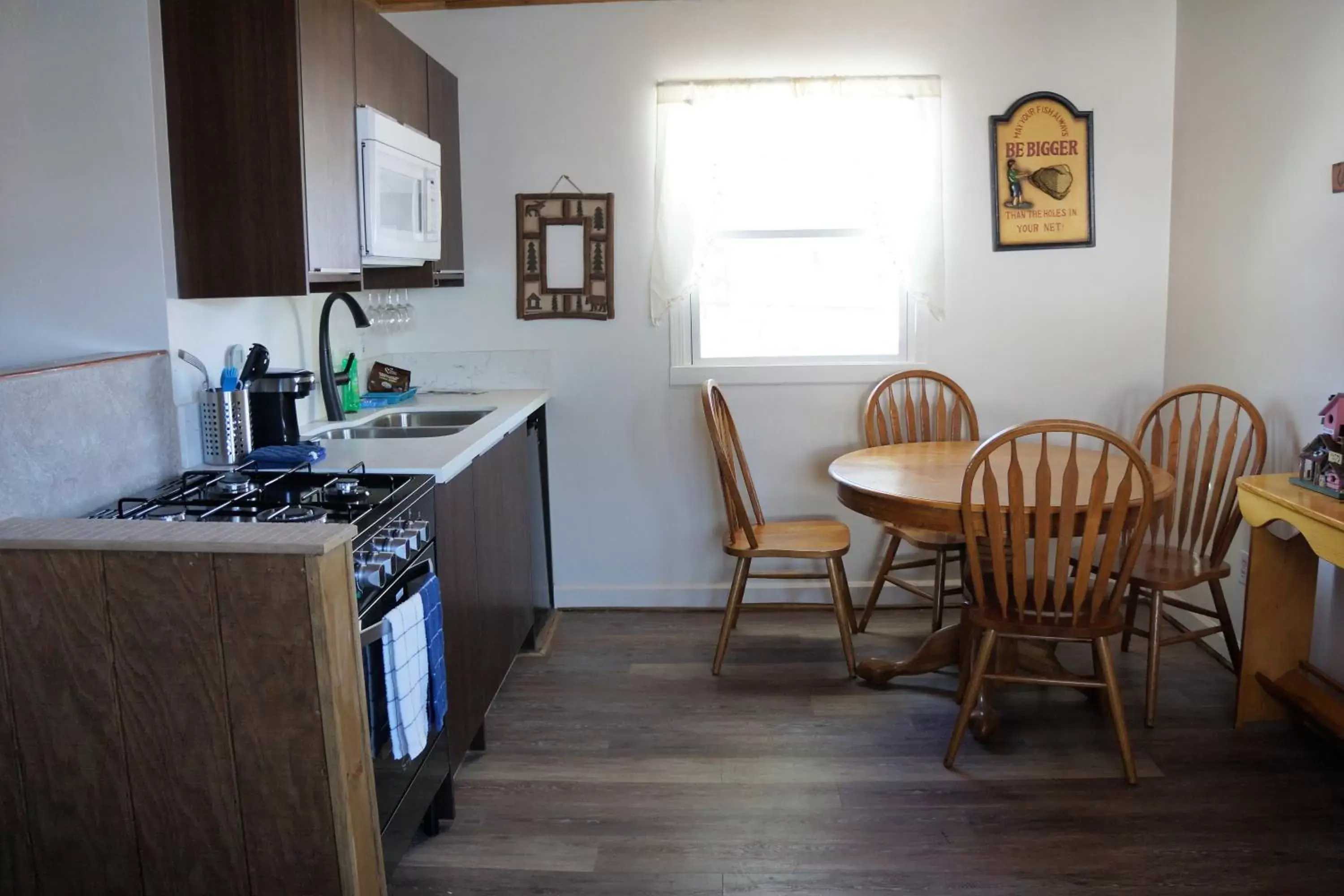 Kitchen/Kitchenette in Blue Horizon Lodge