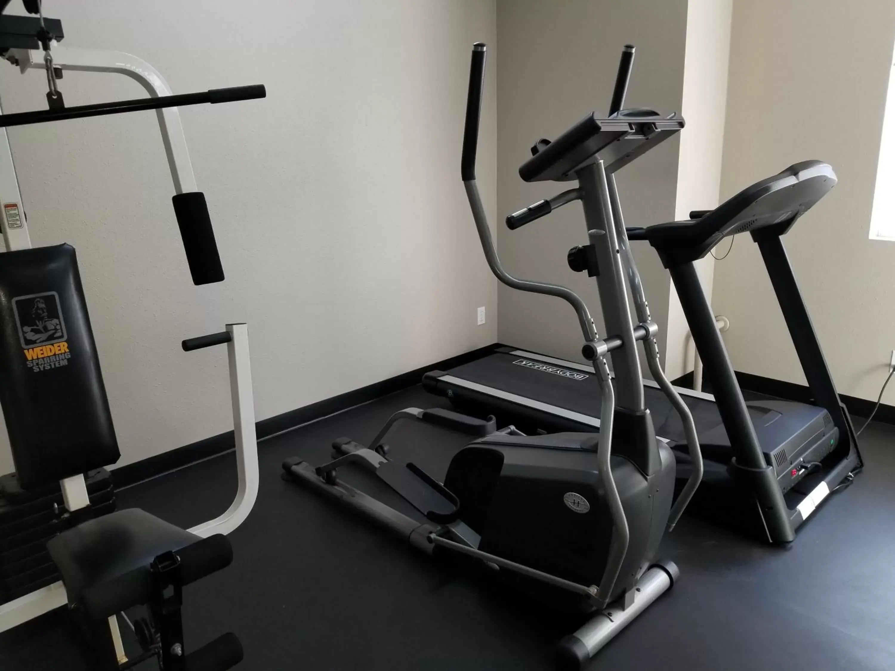 Fitness Center/Facilities in SureStay Plus Hotel by Best Western Lethbridge