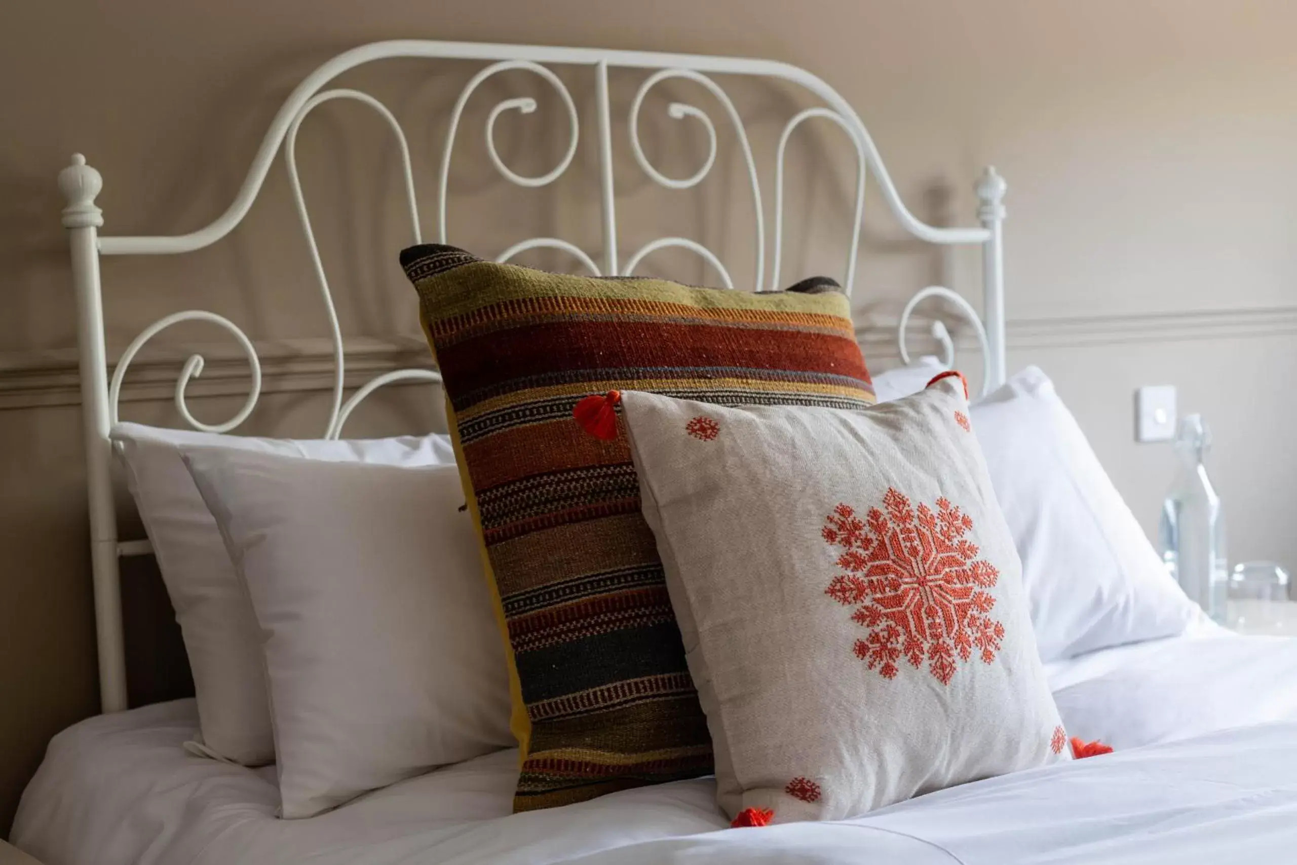 Bedroom, Bed in The Cricketers Inn