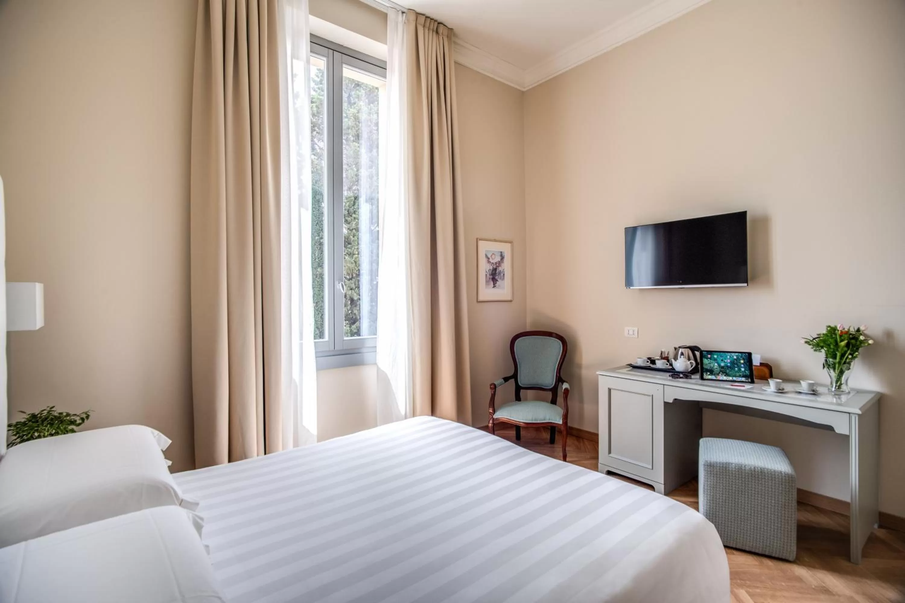 TV and multimedia, Bed in Hotel Ariele