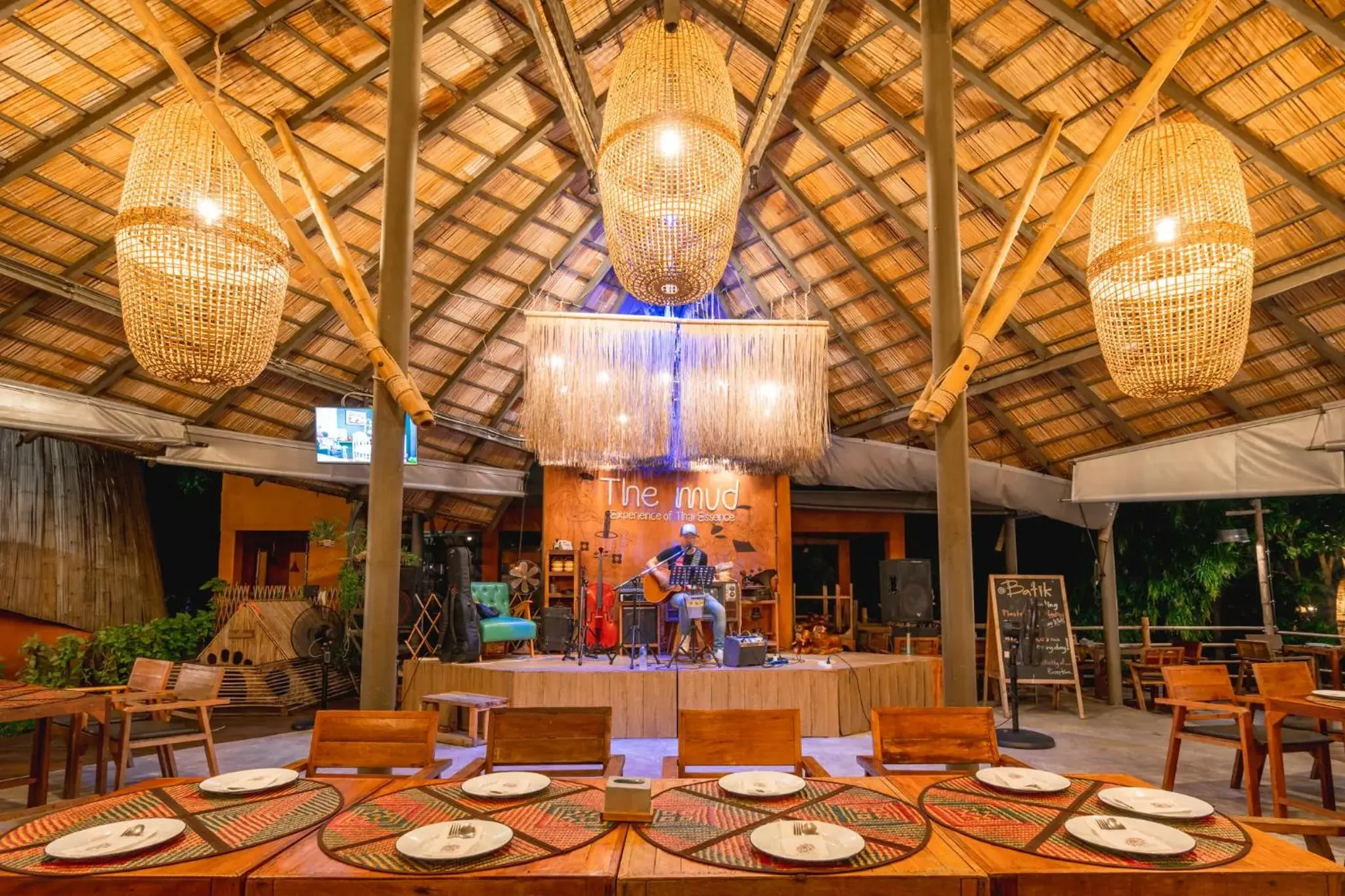 Restaurant/places to eat in The Mud - Eco Hotel