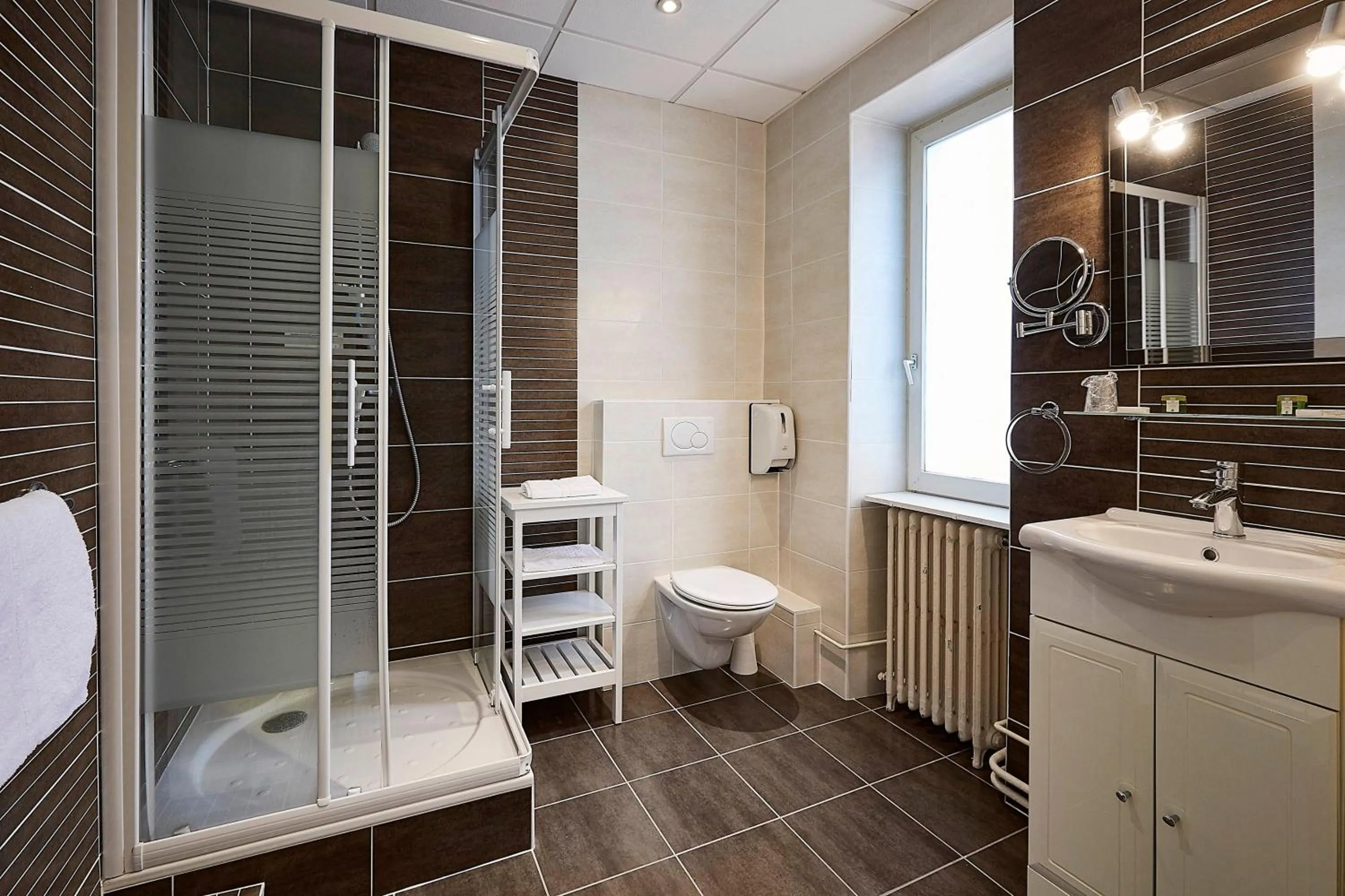 Bathroom in La Commanderie de Champarey