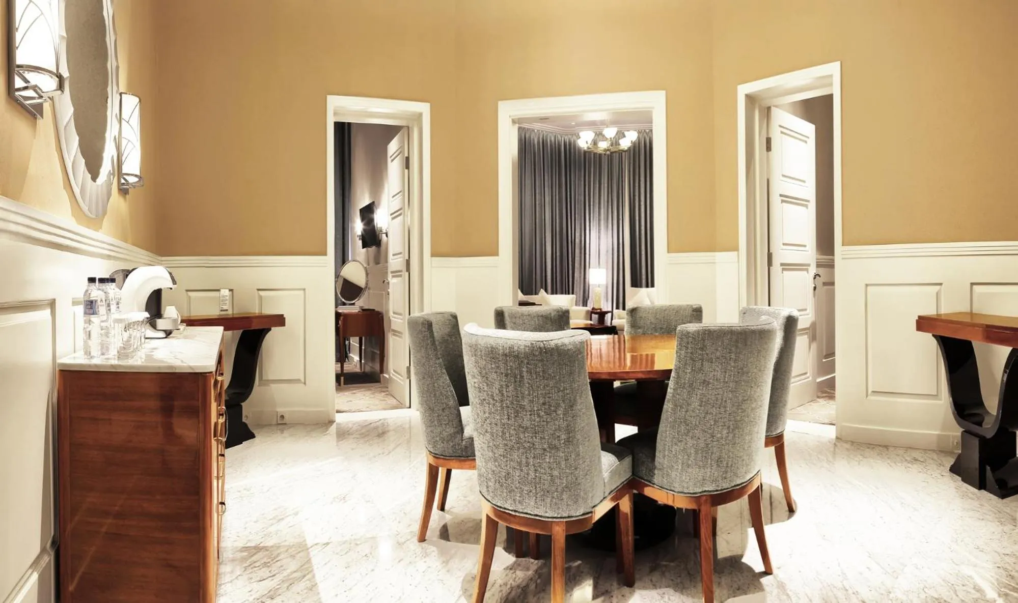 Dining area in Grand Hotel Preanger