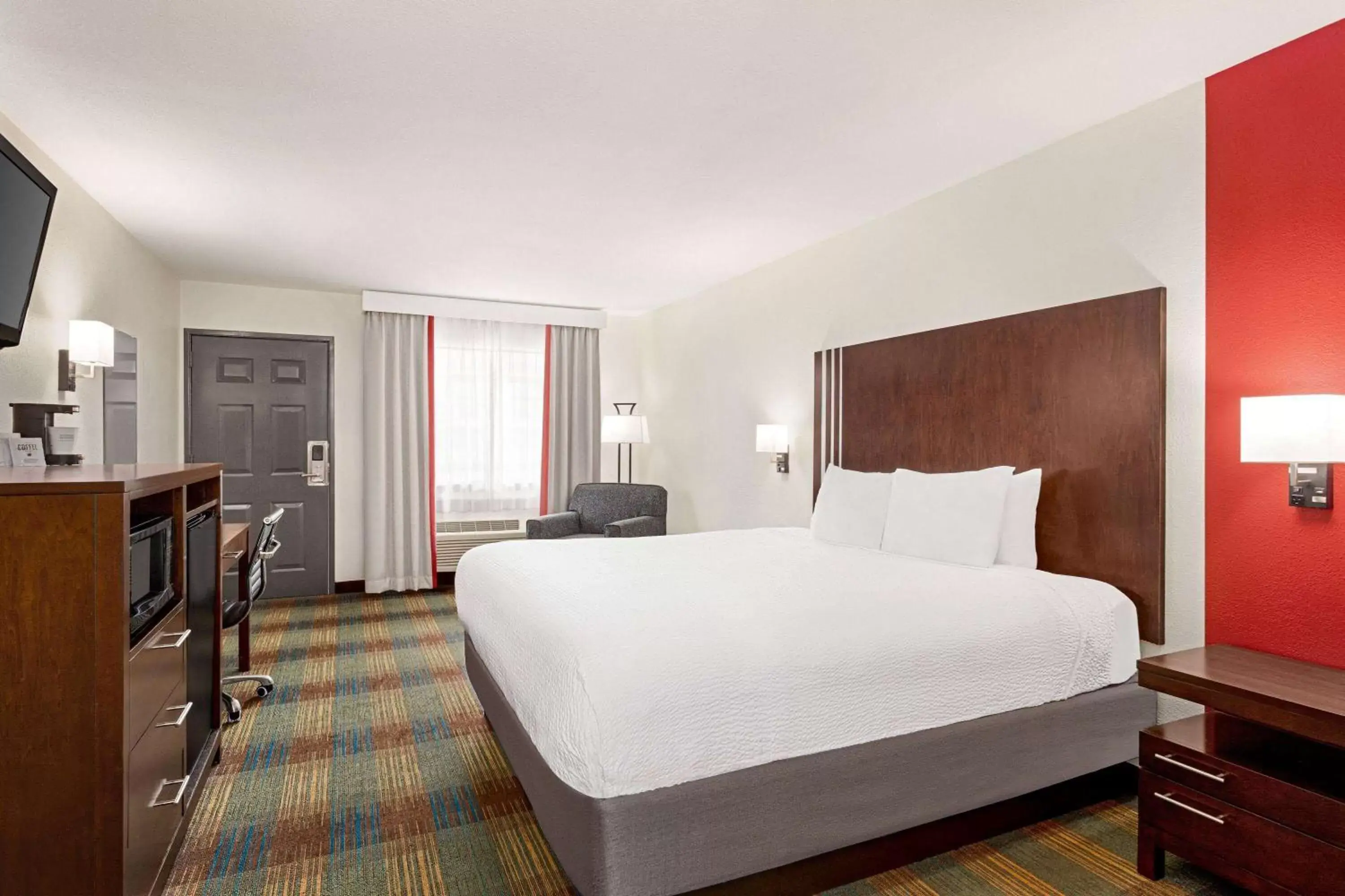 Photo of the whole room, Bed in Ramada by Wyndham San Antonio Near SeaWorld - Lackland AFB