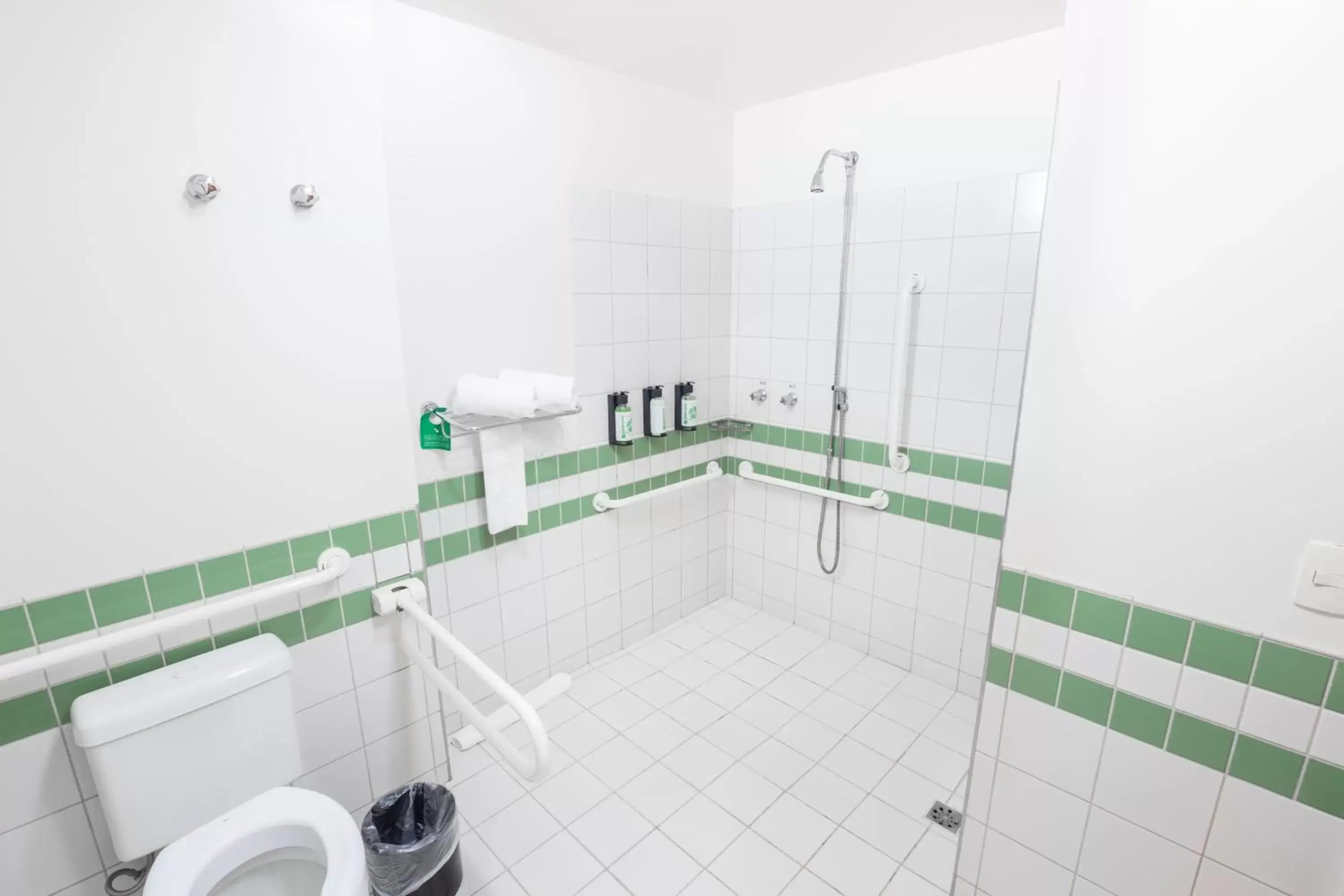 Shower, Bathroom in Golden Park Uberlandia