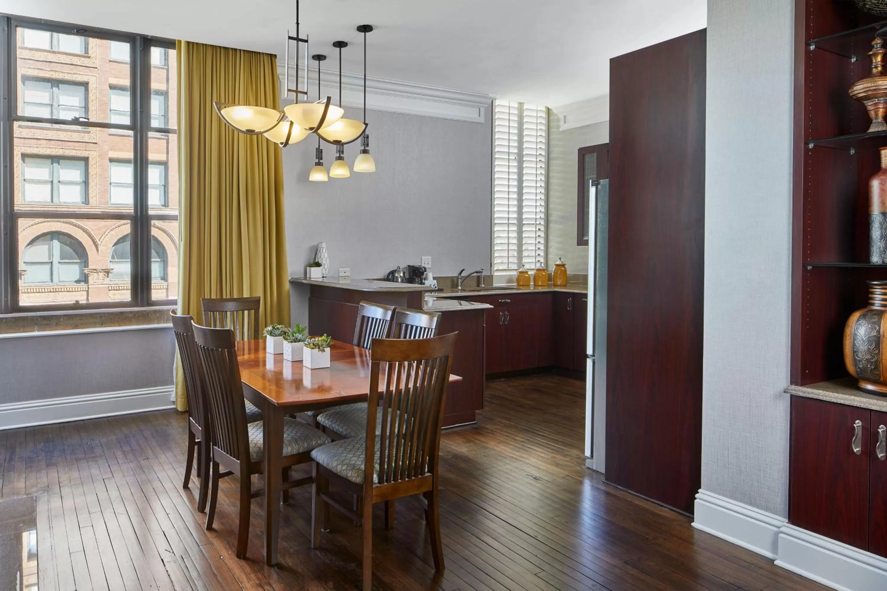 Photo of the whole room in SpringHill Suites Memphis Downtown